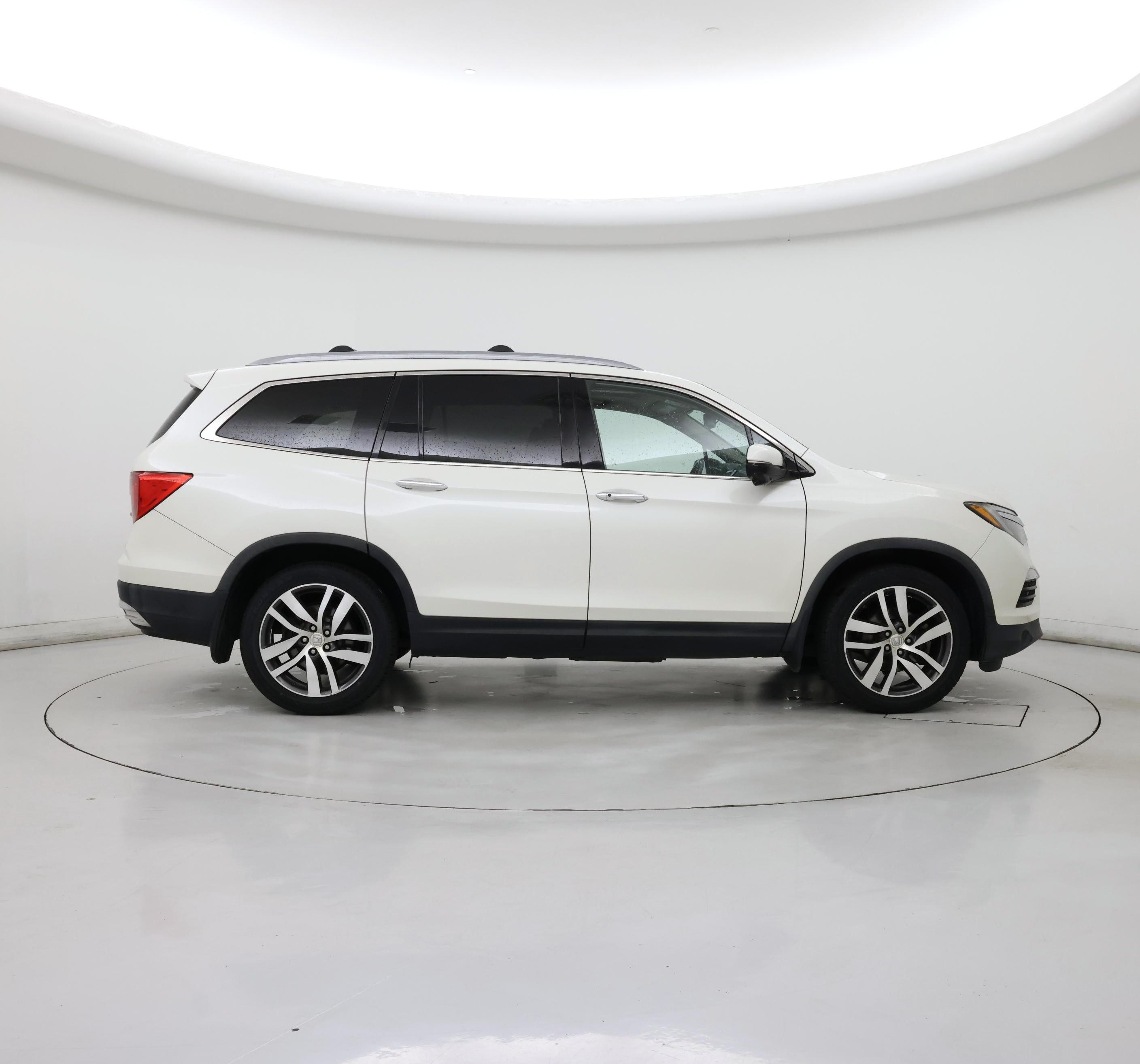Thumbnail: 2017 Honda Pilot - 7