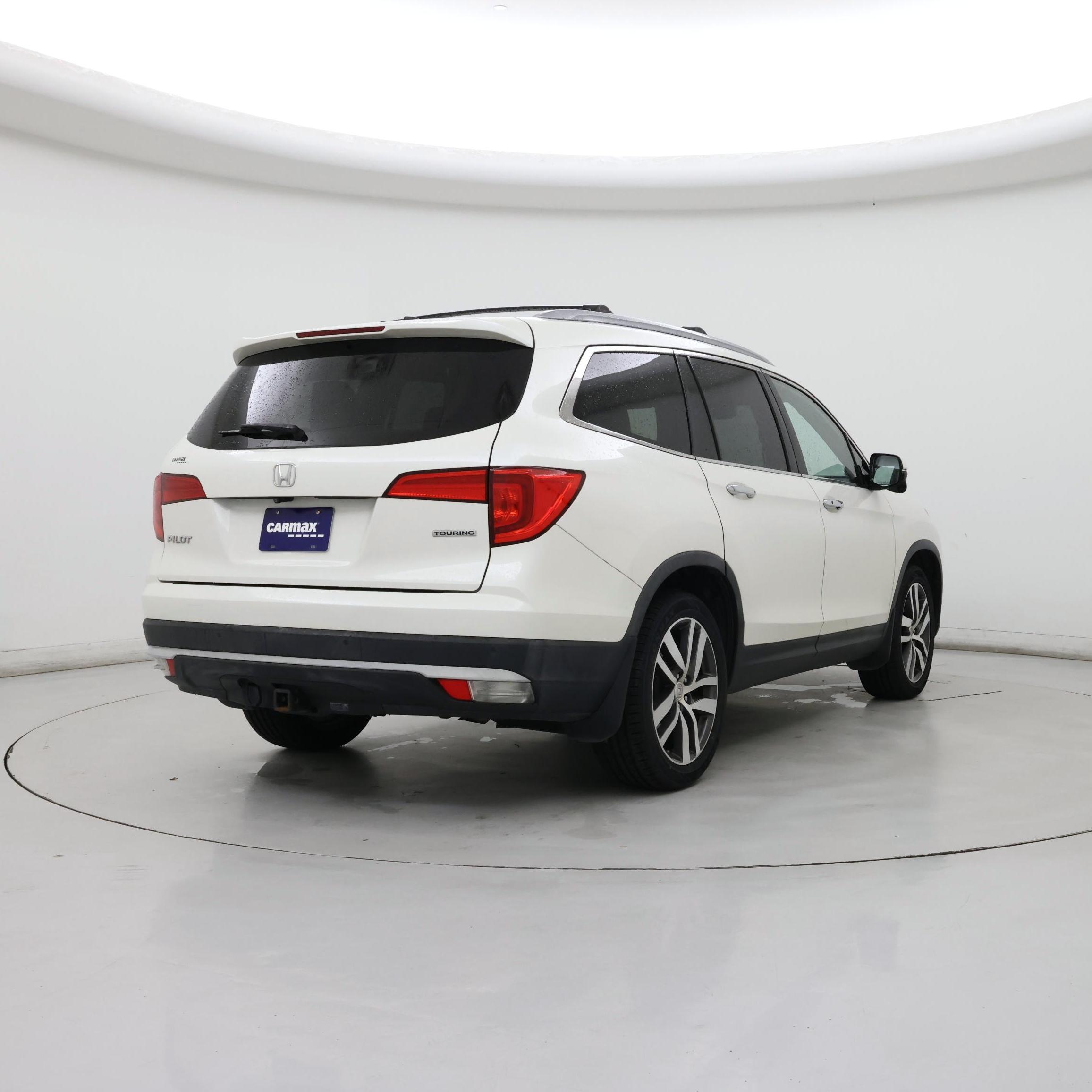 Thumbnail: 2017 Honda Pilot - 8