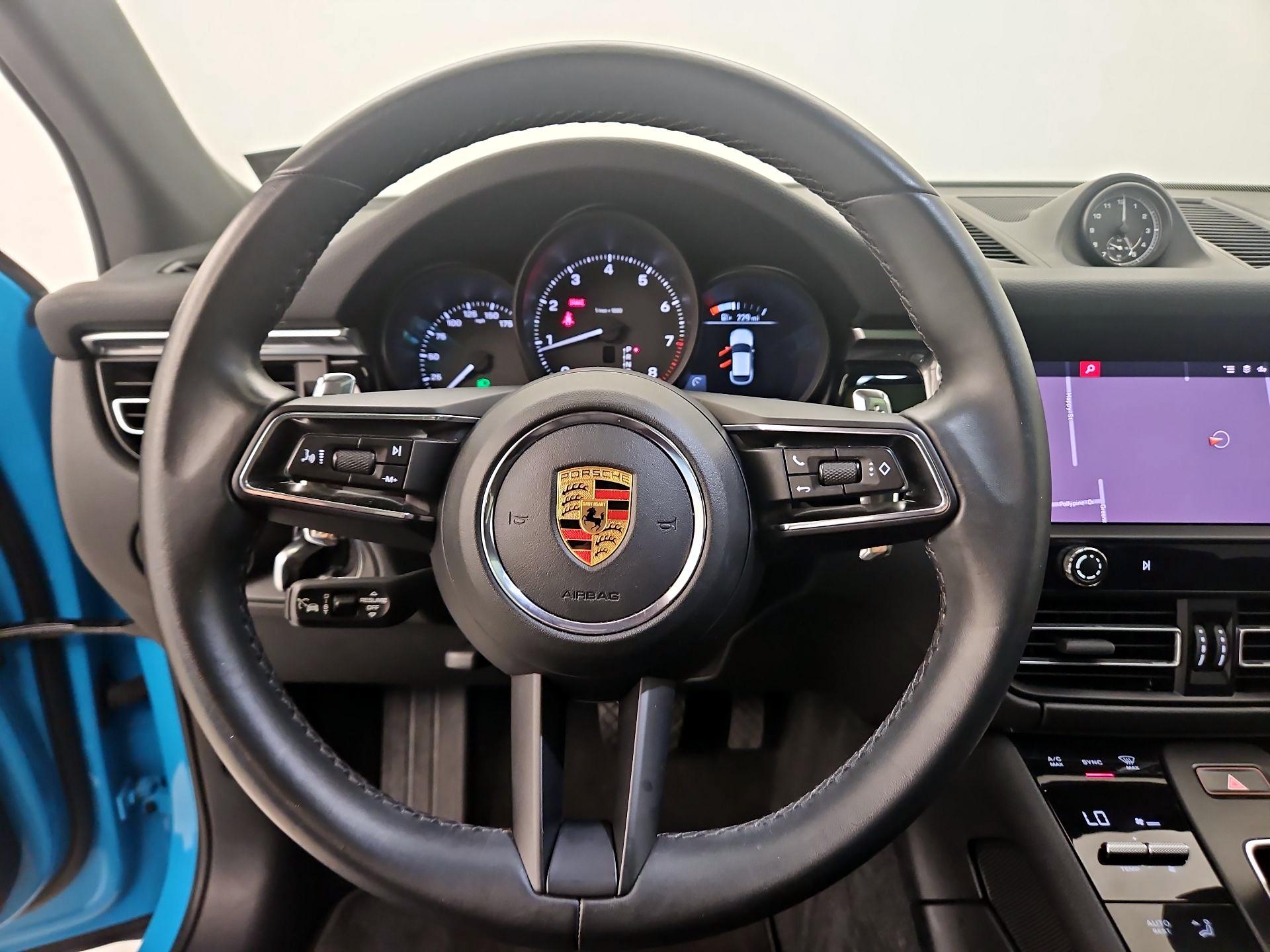 Thumbnail: 2023 Porsche Macan - 10