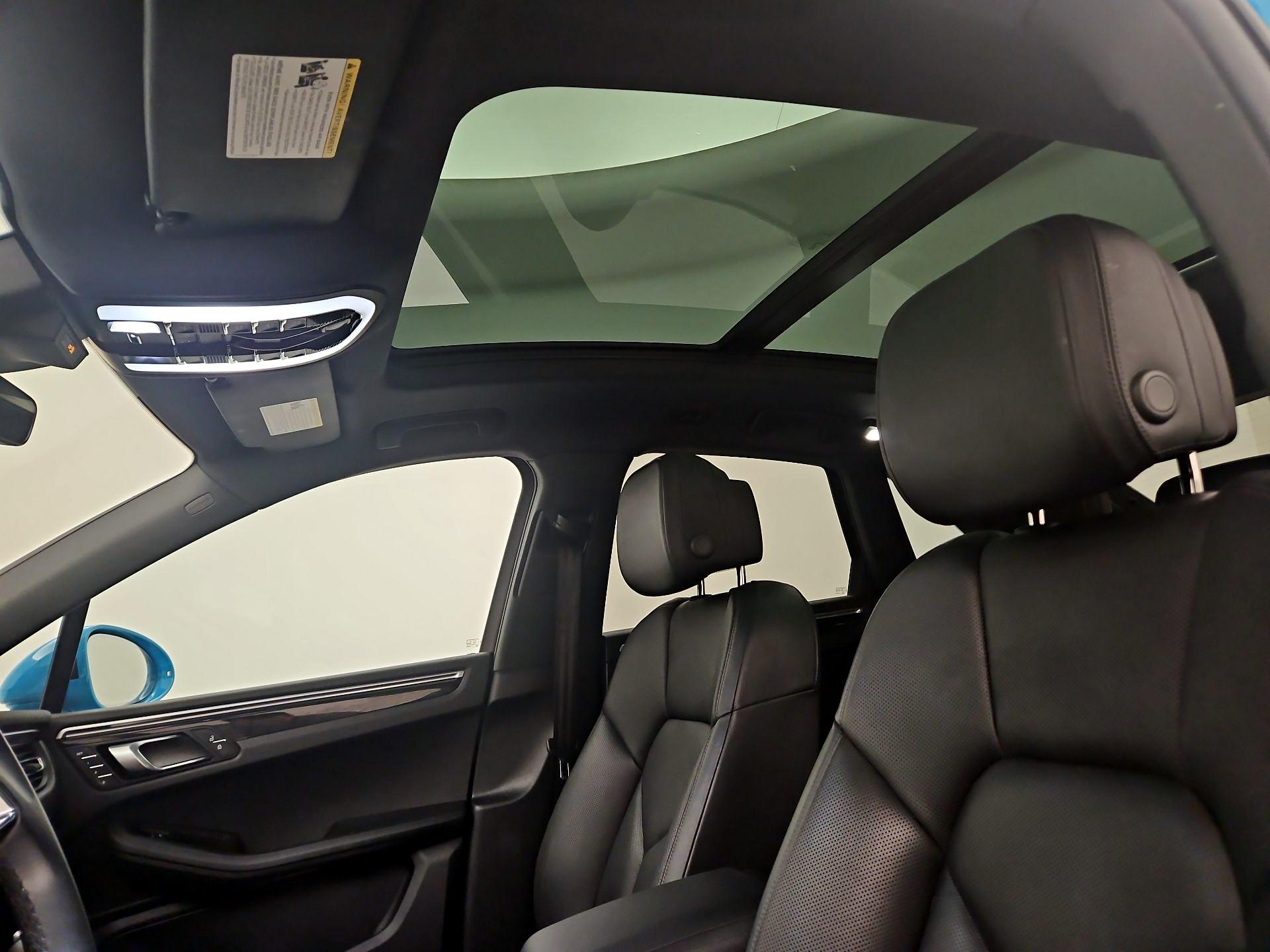 Thumbnail: 2023 Porsche Macan - 20