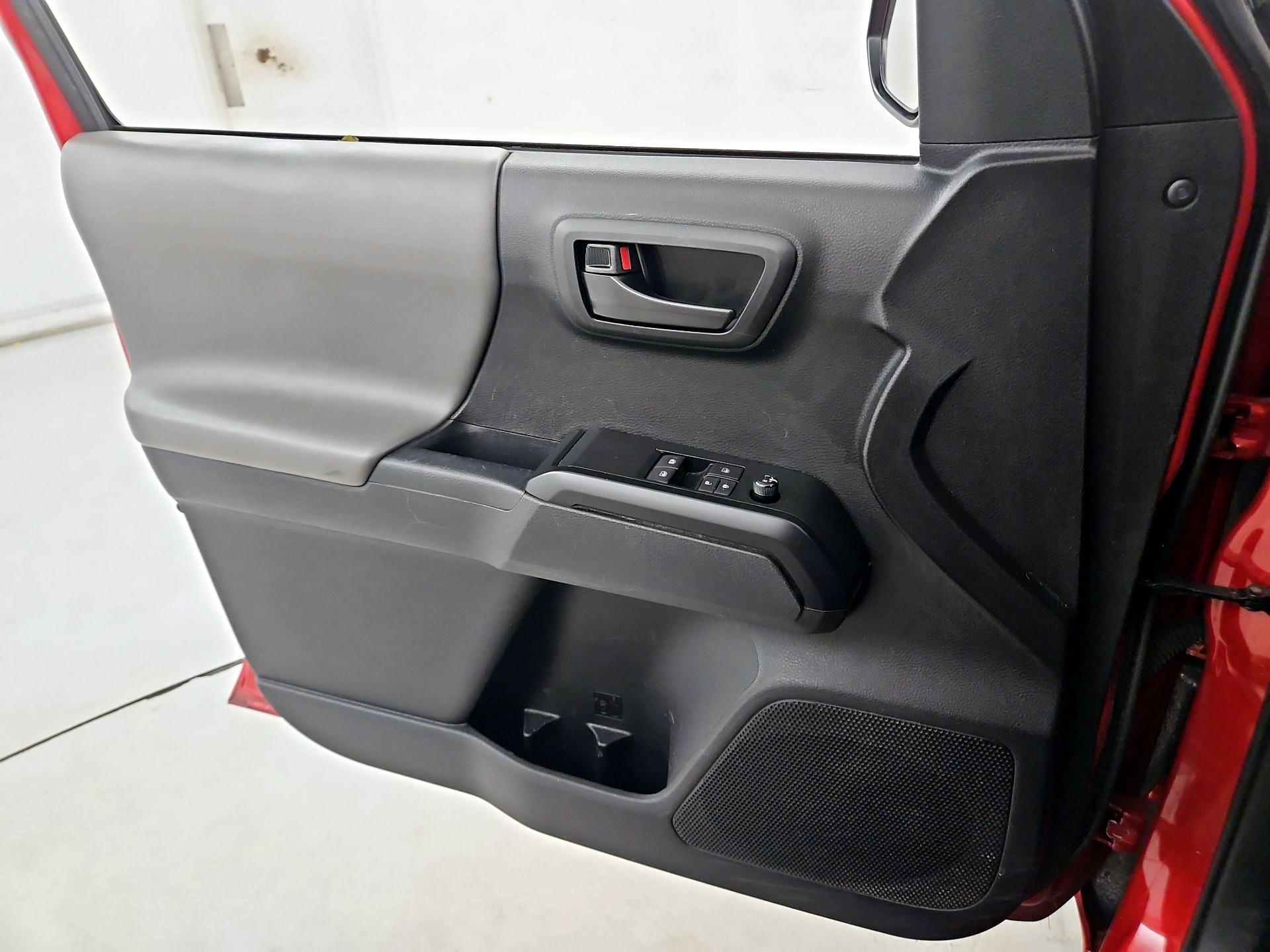 Thumbnail: 2022 Toyota Tacoma - 12