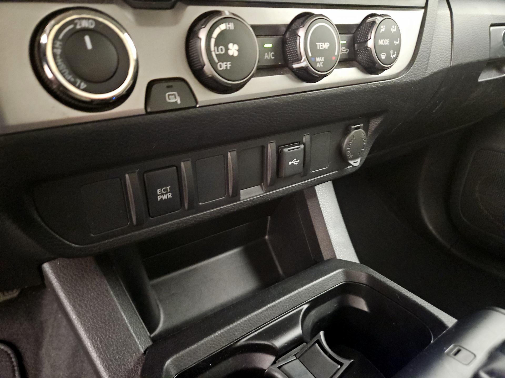 Thumbnail: 2022 Toyota Tacoma - 18