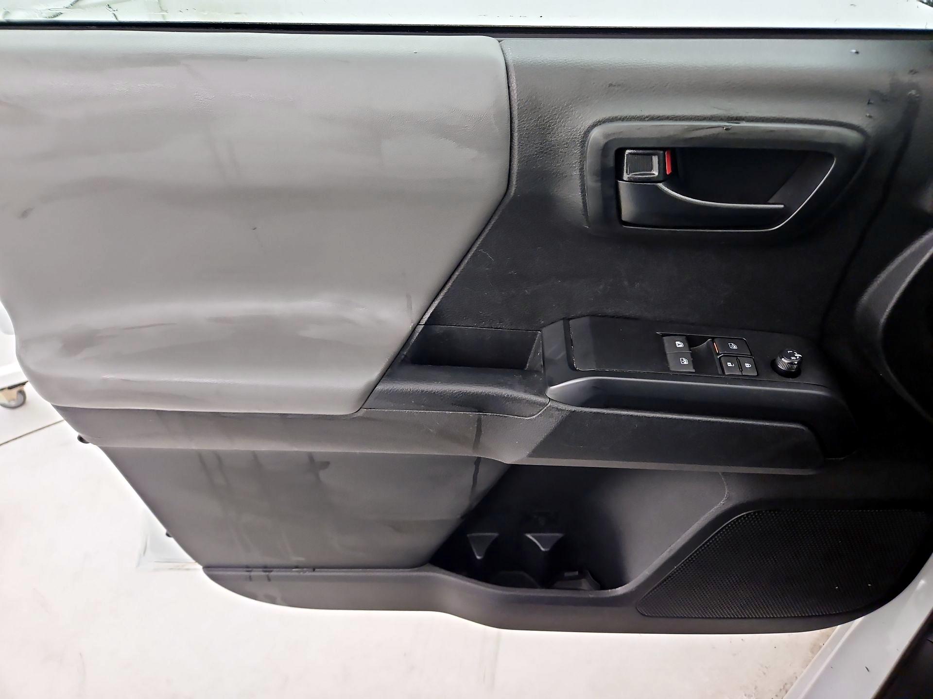 Thumbnail: 2021 Toyota Tacoma - 12
