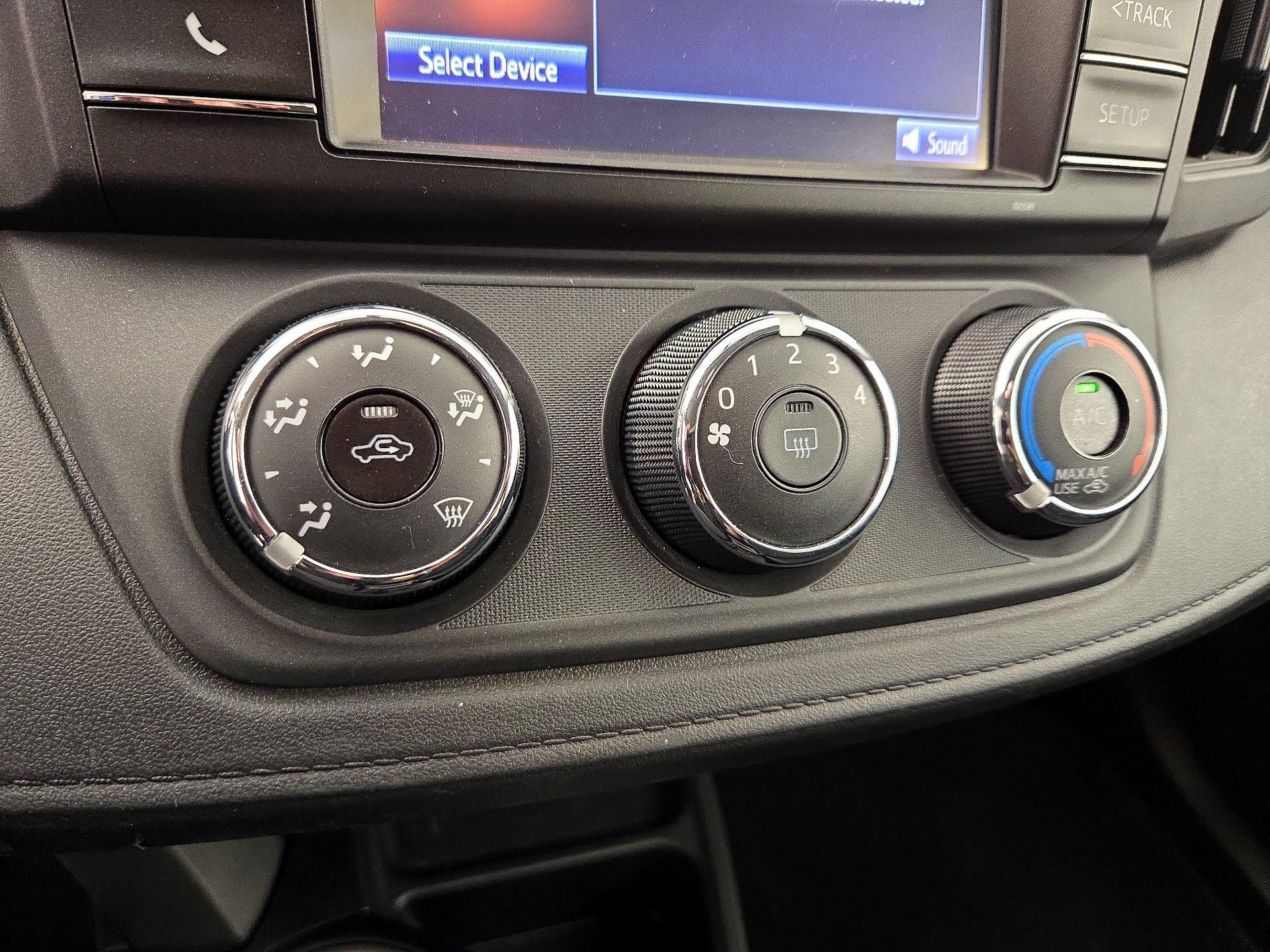 Thumbnail: 2016 Toyota RAV4 - 16