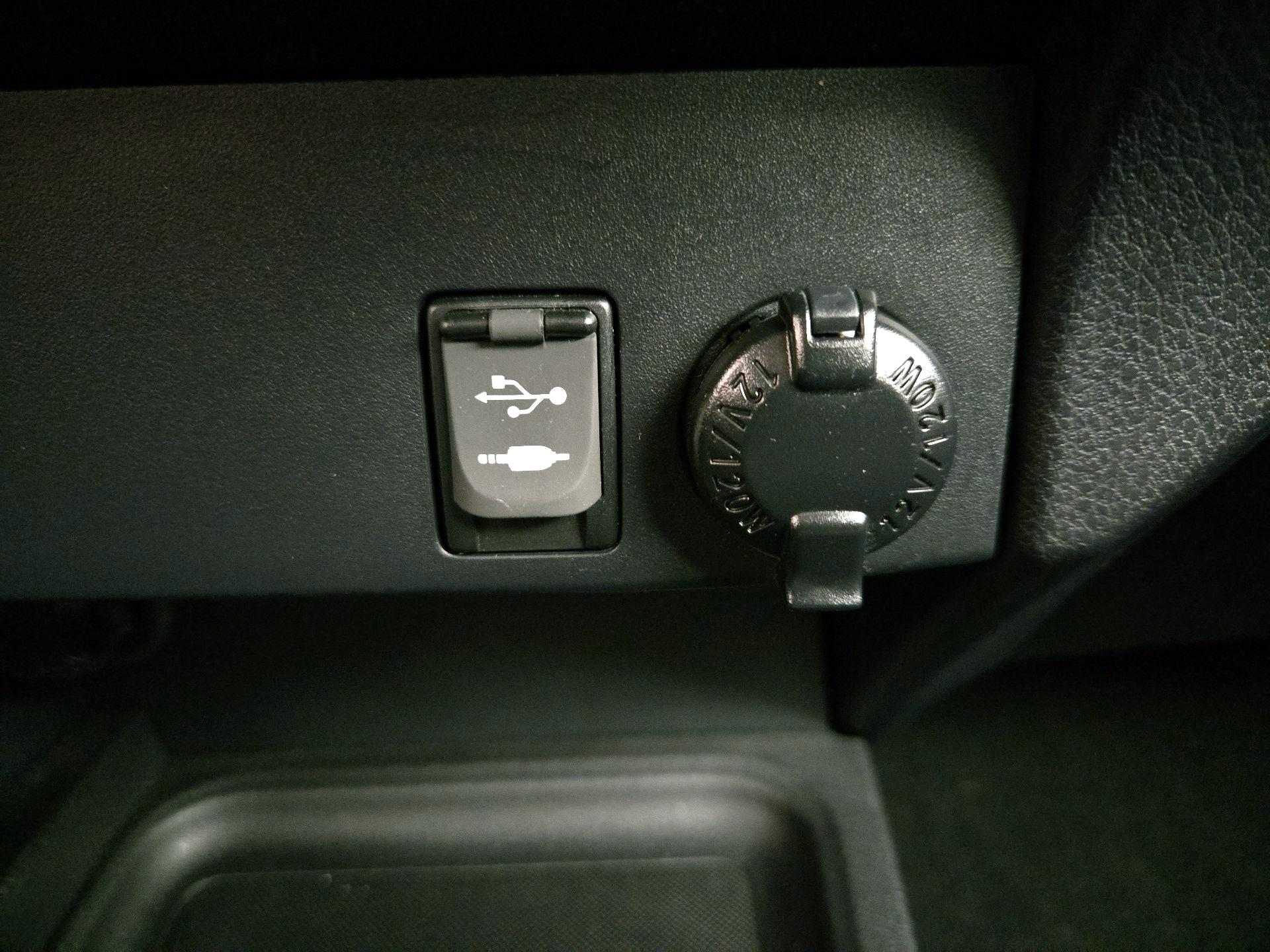 Thumbnail: 2016 Toyota RAV4 - 18