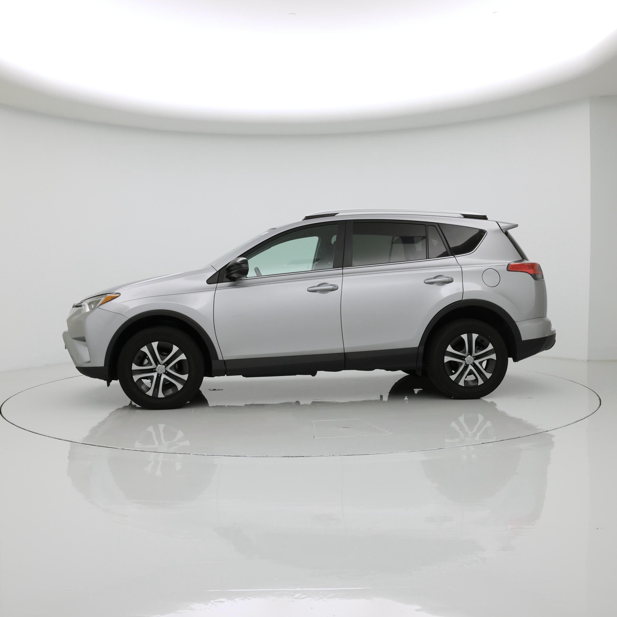 Thumbnail: 2016 Toyota RAV4 - 3