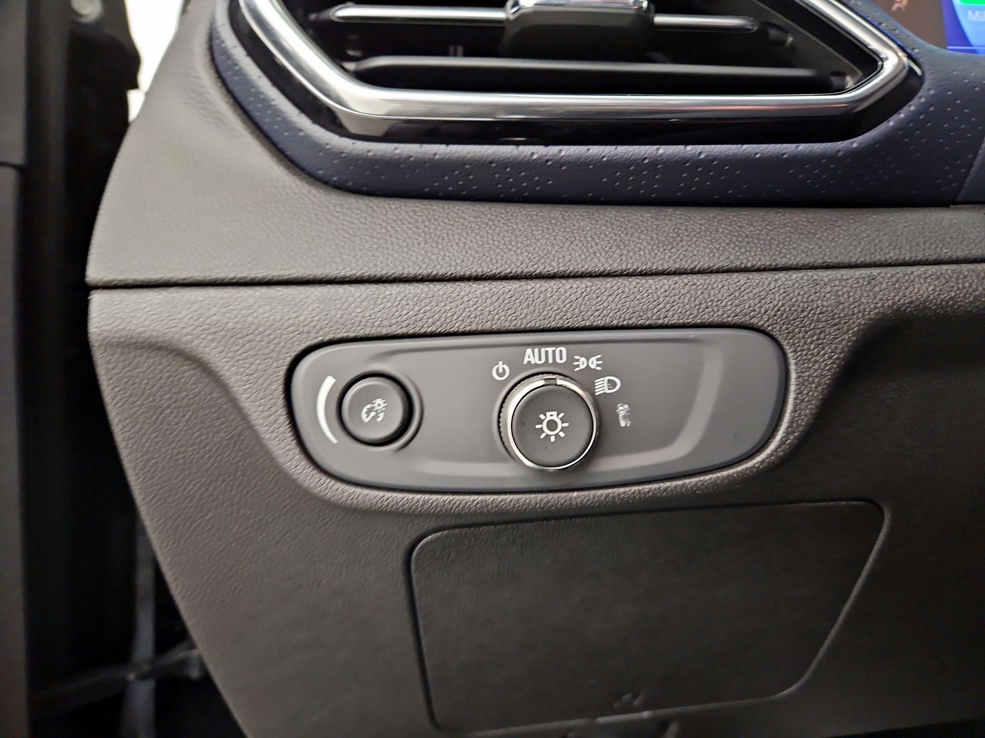 Thumbnail: 2022 Chevrolet Bolt EUV - 13