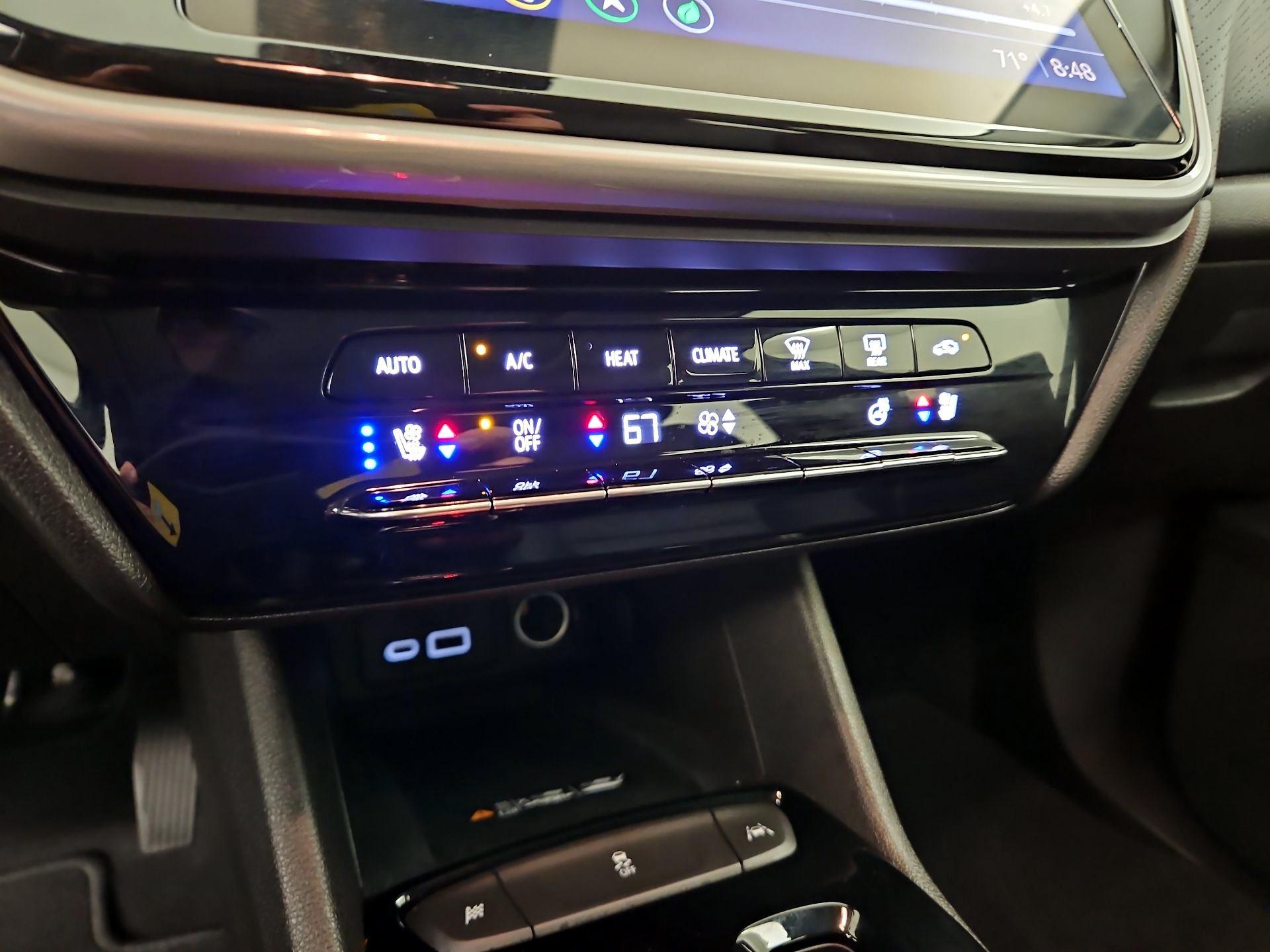 Thumbnail: 2022 Chevrolet Bolt EUV - 17