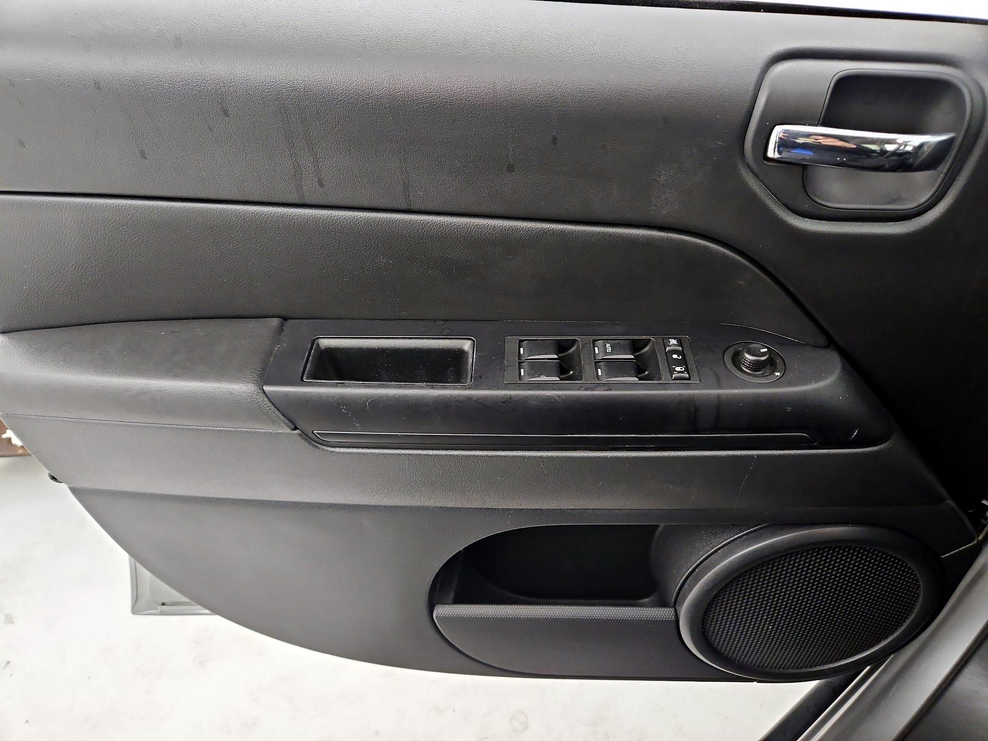 Thumbnail: 2016 Jeep Compass - 12