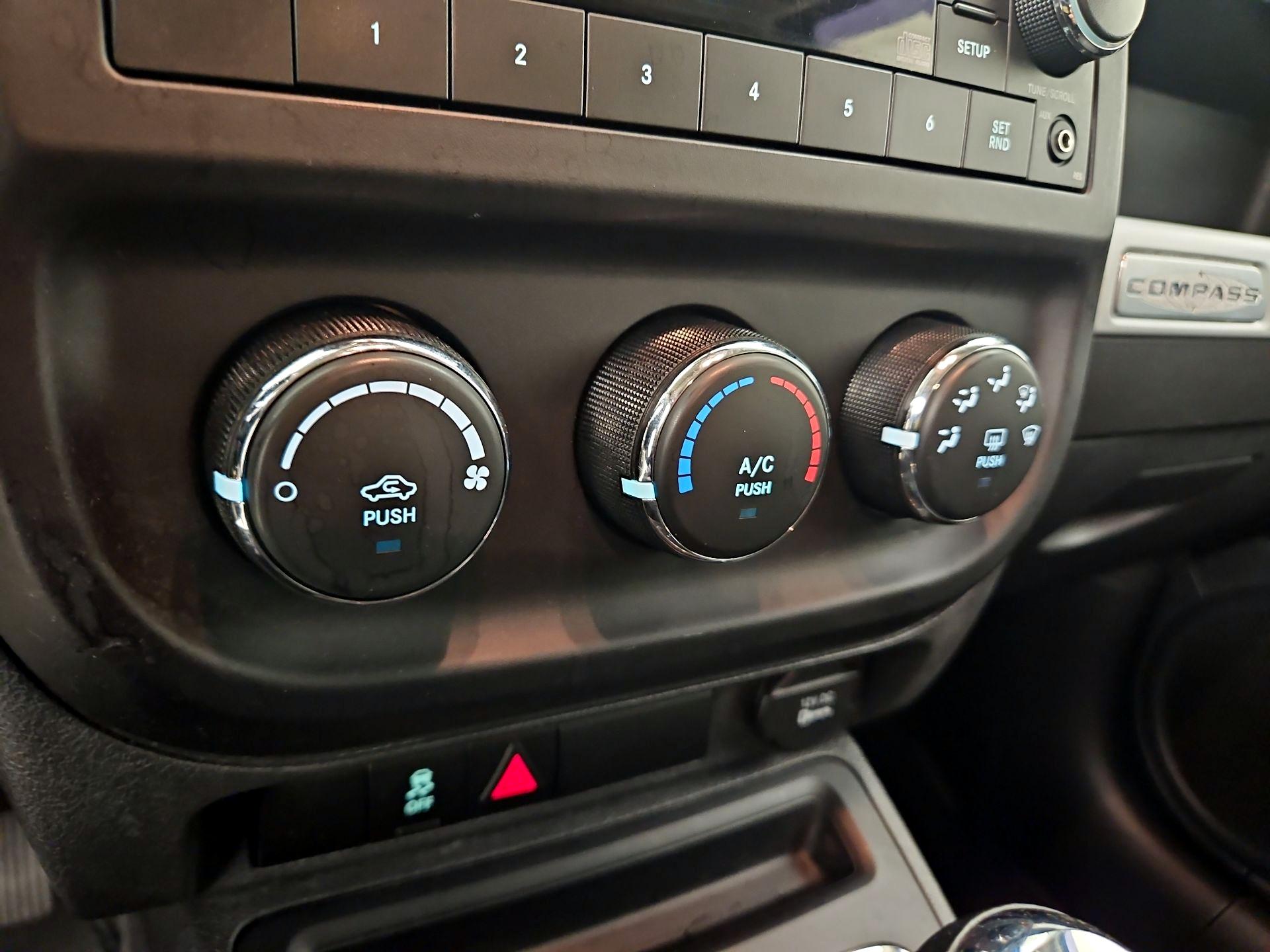Thumbnail: 2016 Jeep Compass - 14