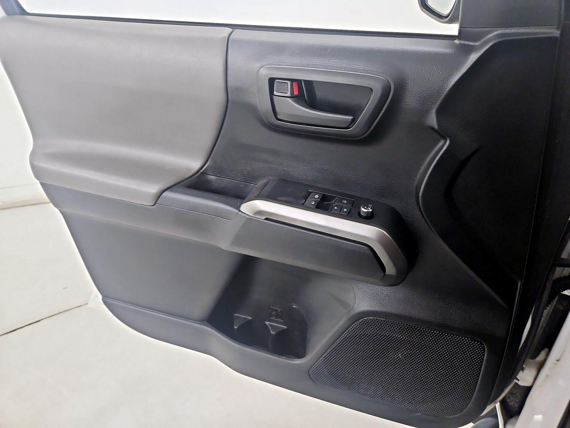 Thumbnail: 2017 Toyota Tacoma - 12