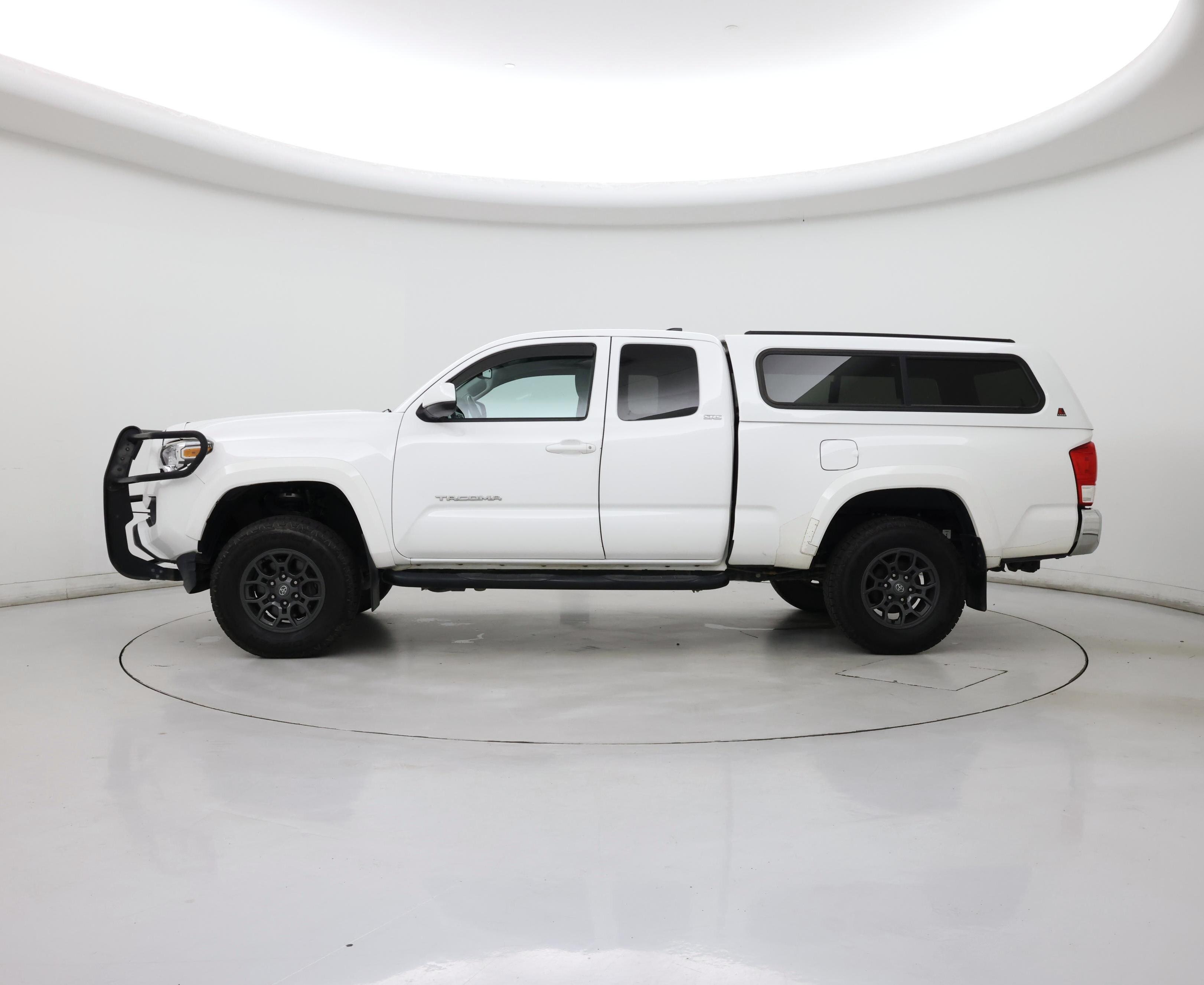 Thumbnail: 2017 Toyota Tacoma - 3