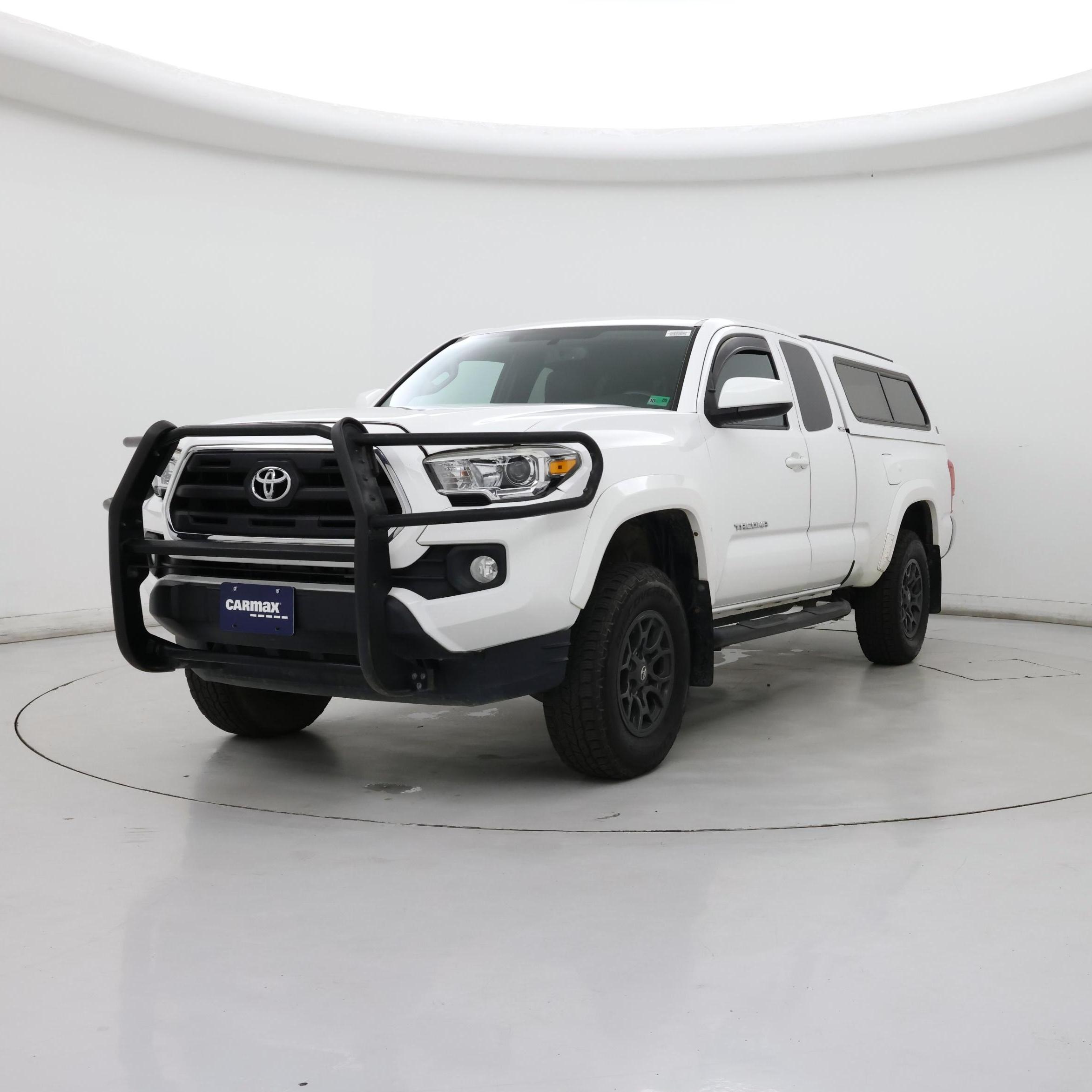 Thumbnail: 2017 Toyota Tacoma - 4