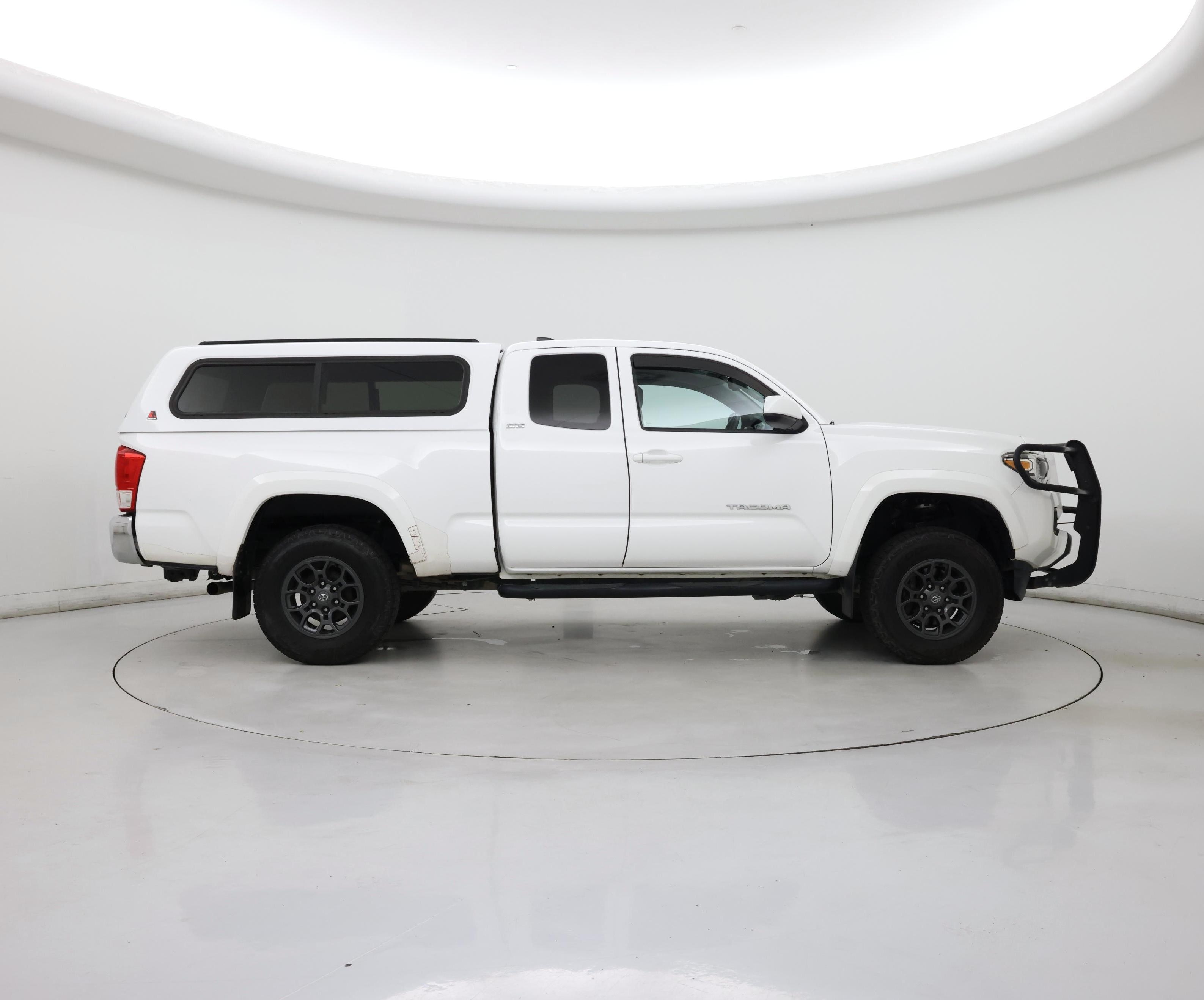 Thumbnail: 2017 Toyota Tacoma - 7