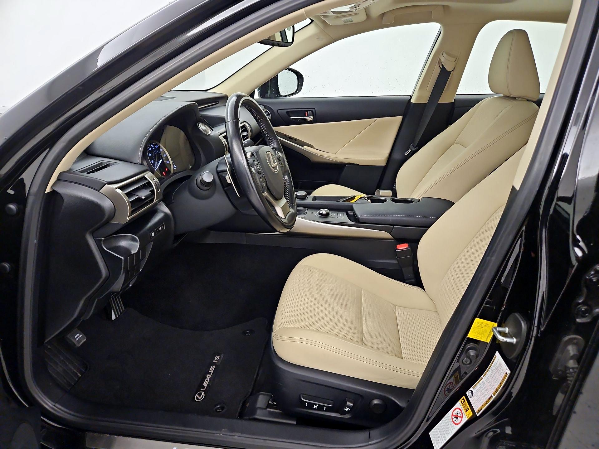 Thumbnail: 2016 Lexus IS - 11