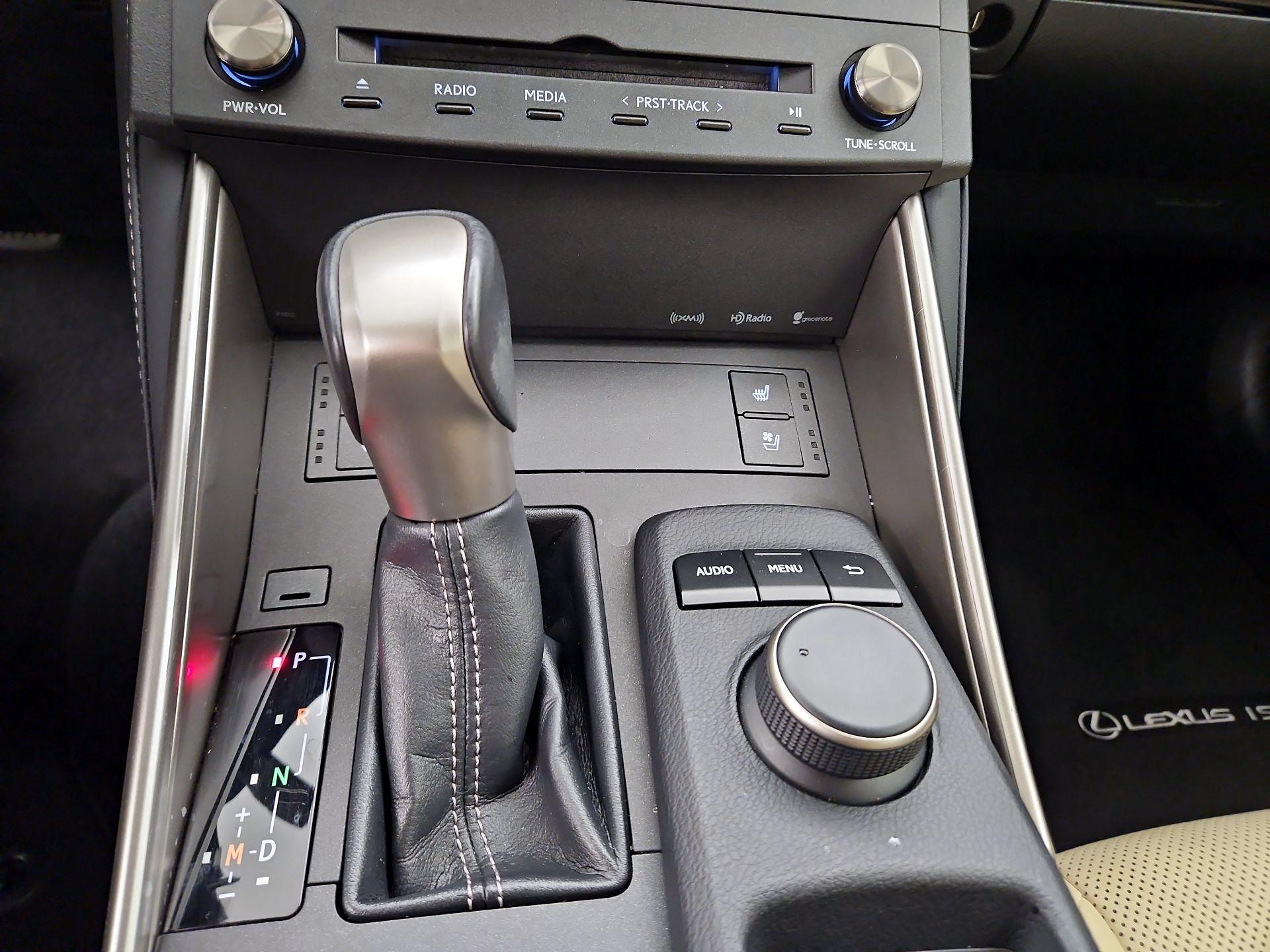 Thumbnail: 2016 Lexus IS - 17