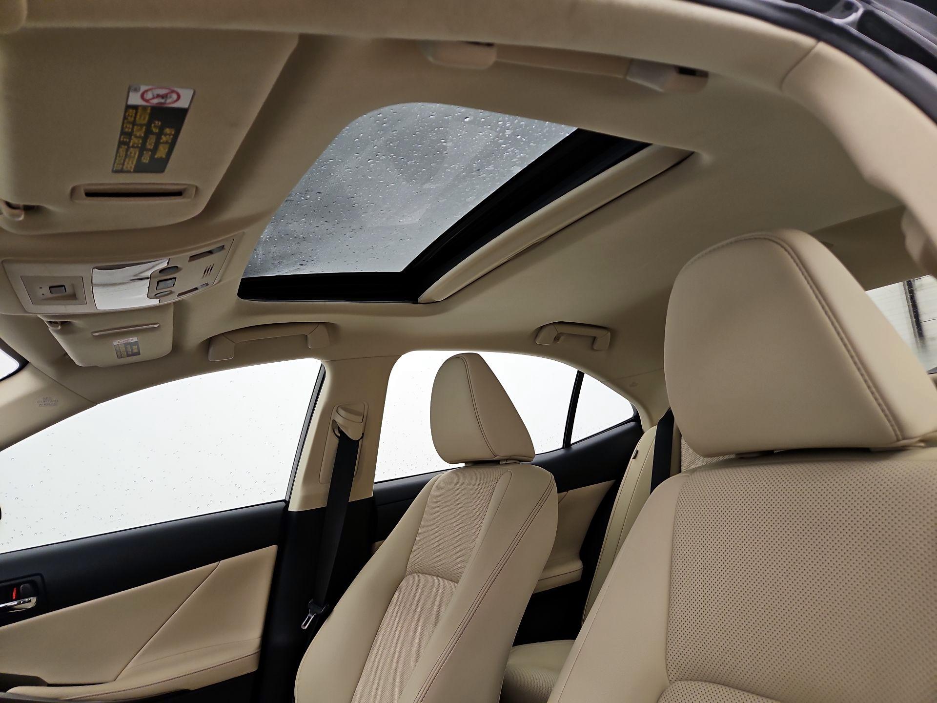 Thumbnail: 2016 Lexus IS - 19