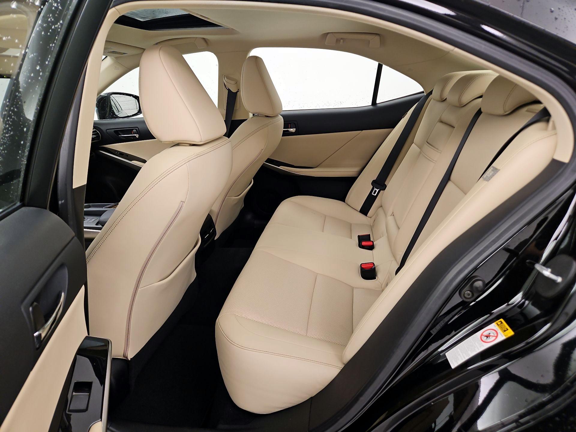Thumbnail: 2016 Lexus IS - 20