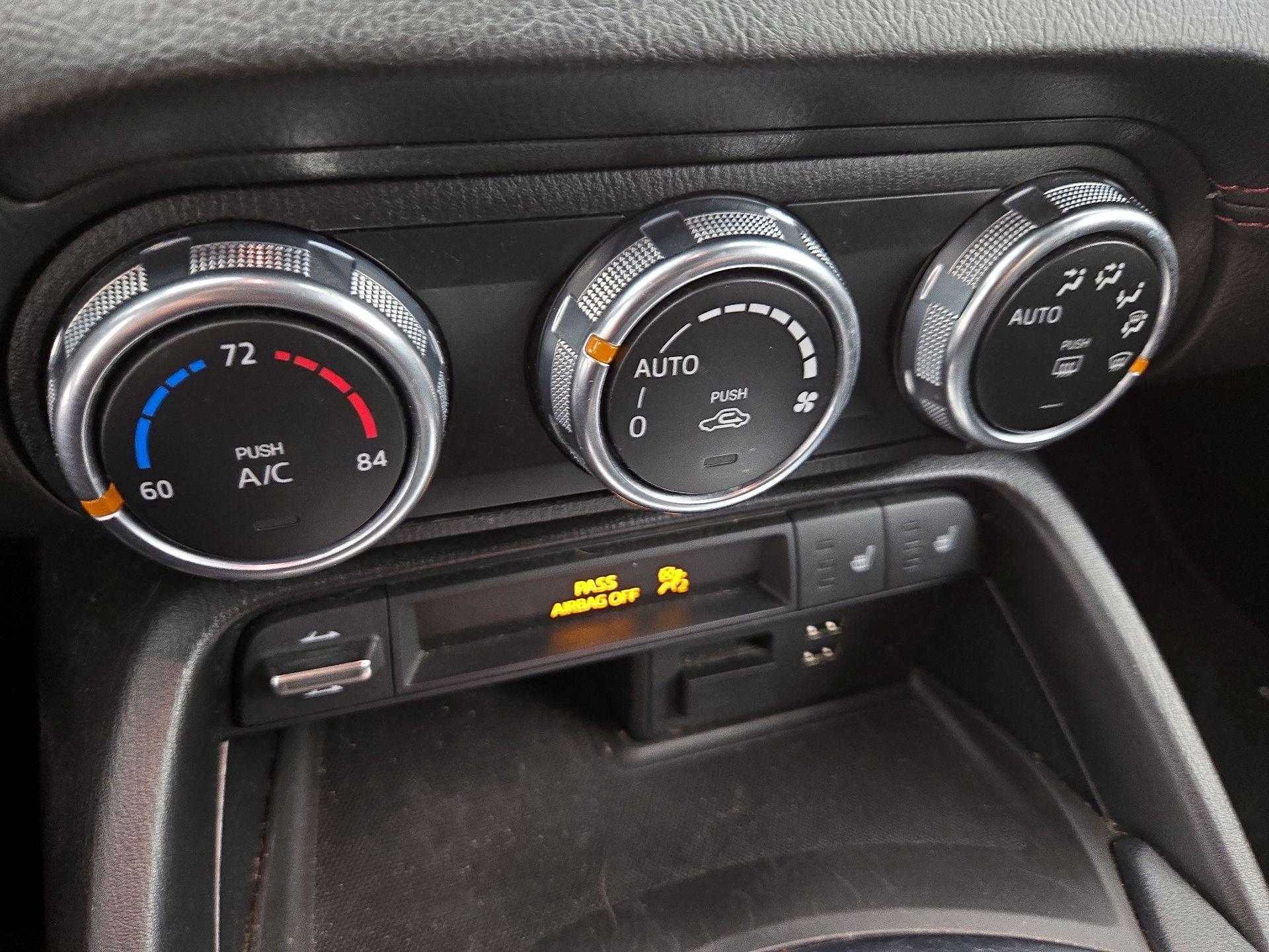 Thumbnail: 2017 Mazda MX-5 Miata - 15