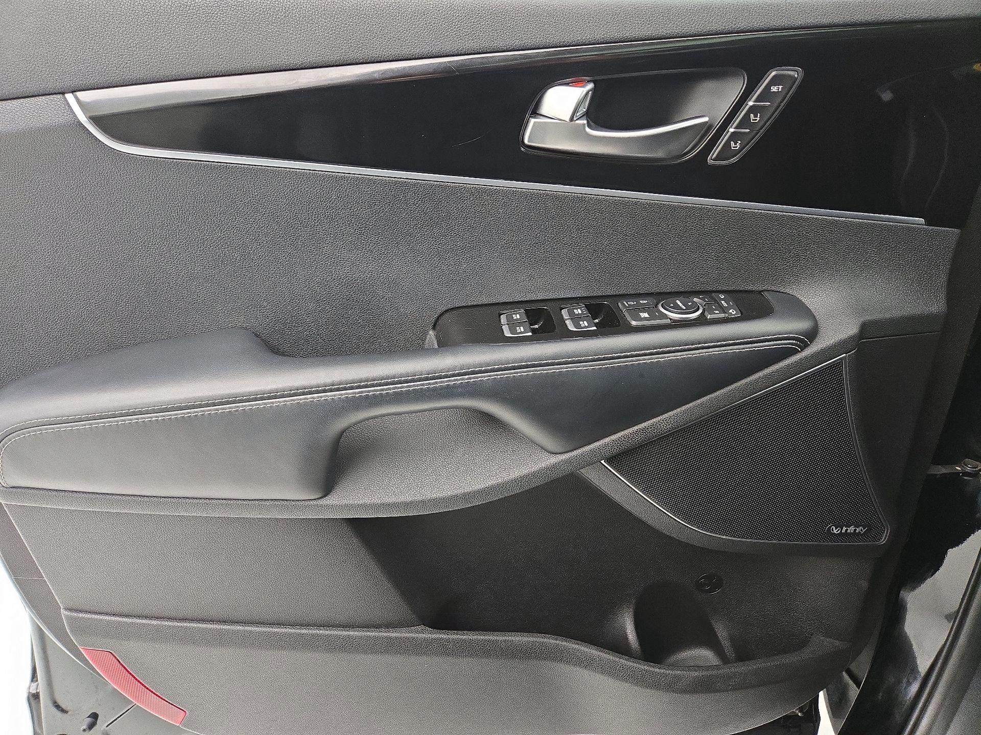 Thumbnail: 2016 Kia Sorento - 12