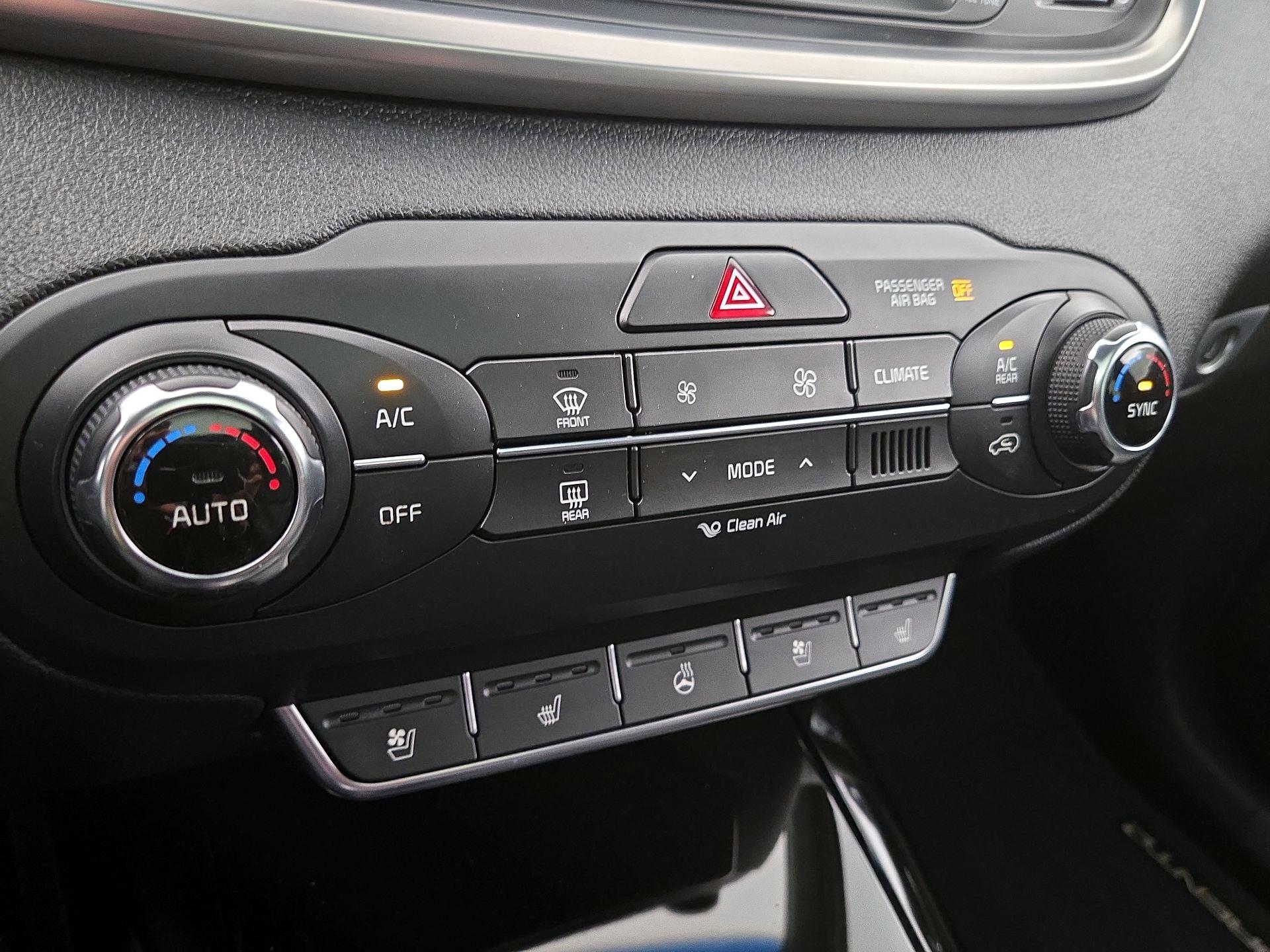 Thumbnail: 2016 Kia Sorento - 17