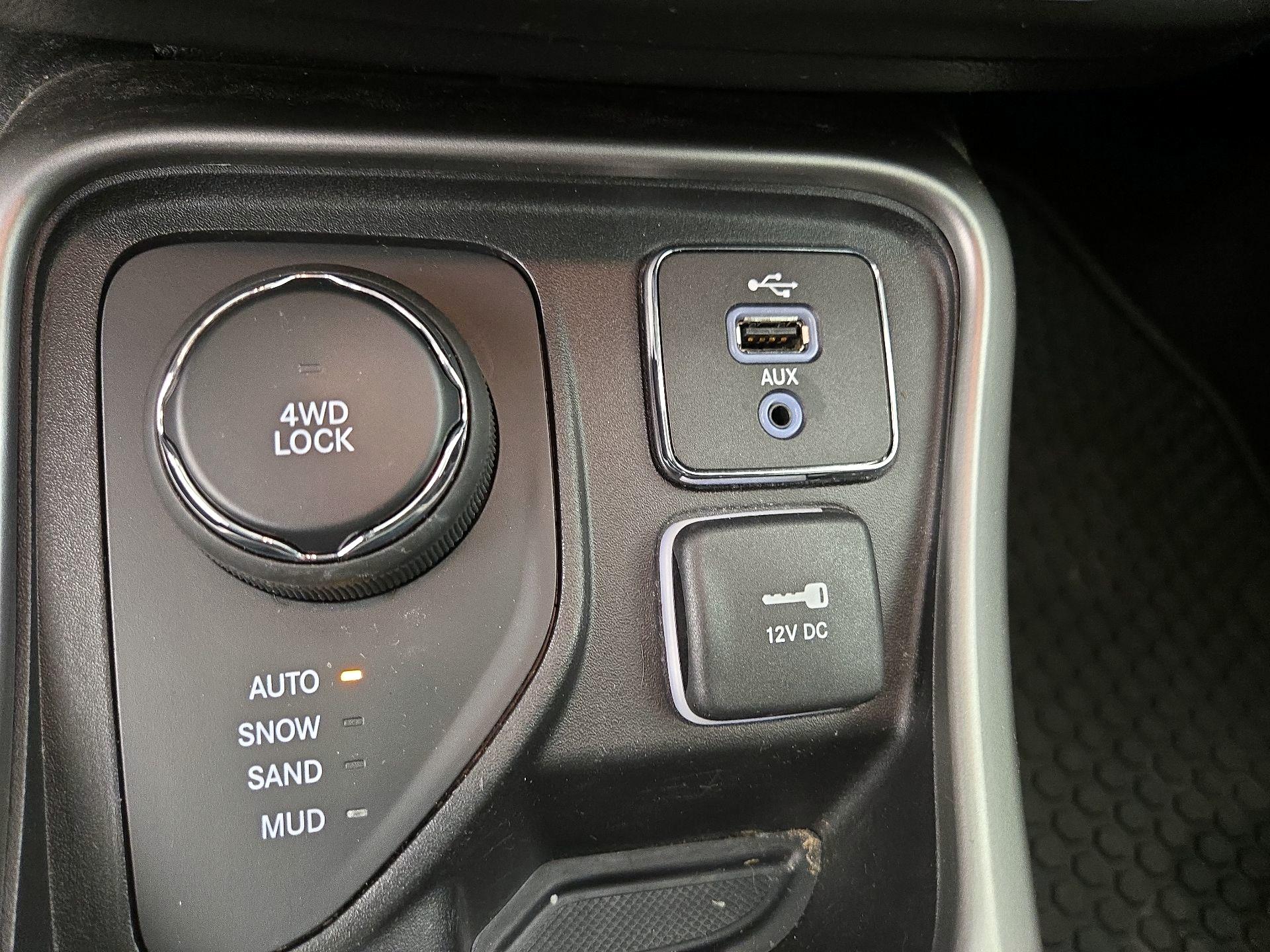 Thumbnail: 2017 Jeep Compass - 18