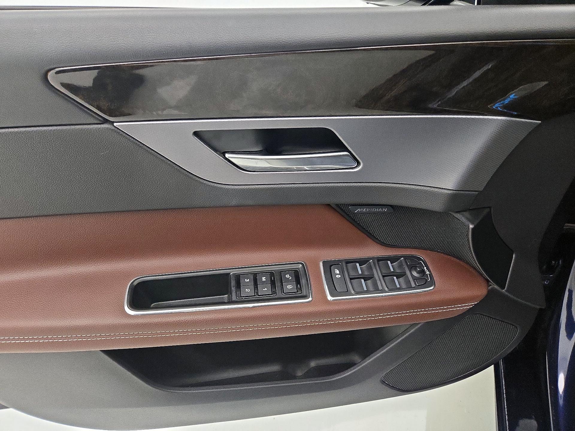 Thumbnail: 2017 Jaguar XF - 12