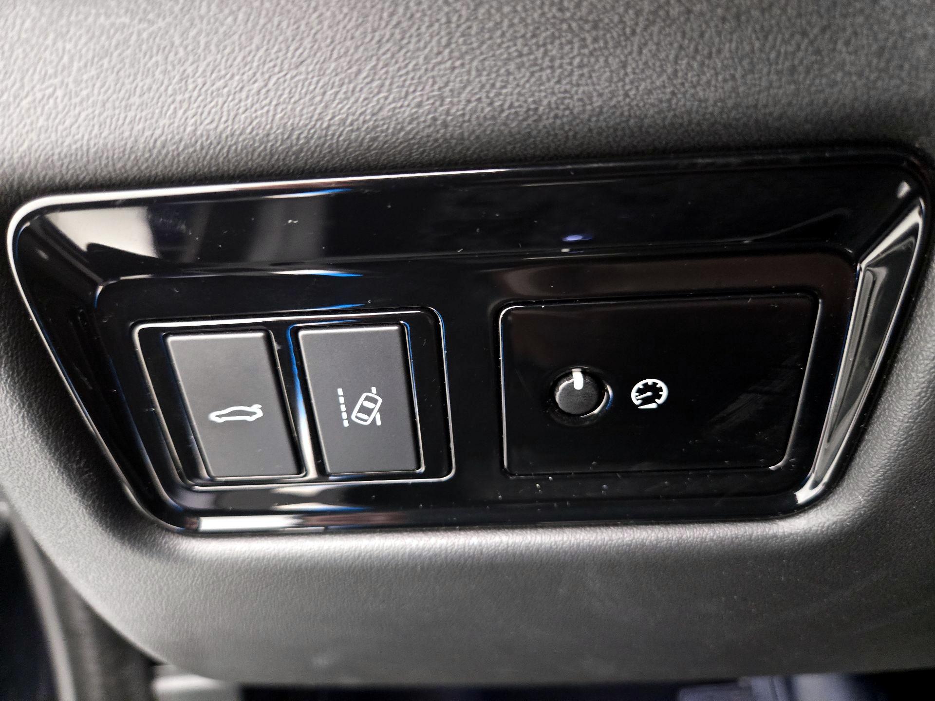 Thumbnail: 2017 Jaguar XF - 13