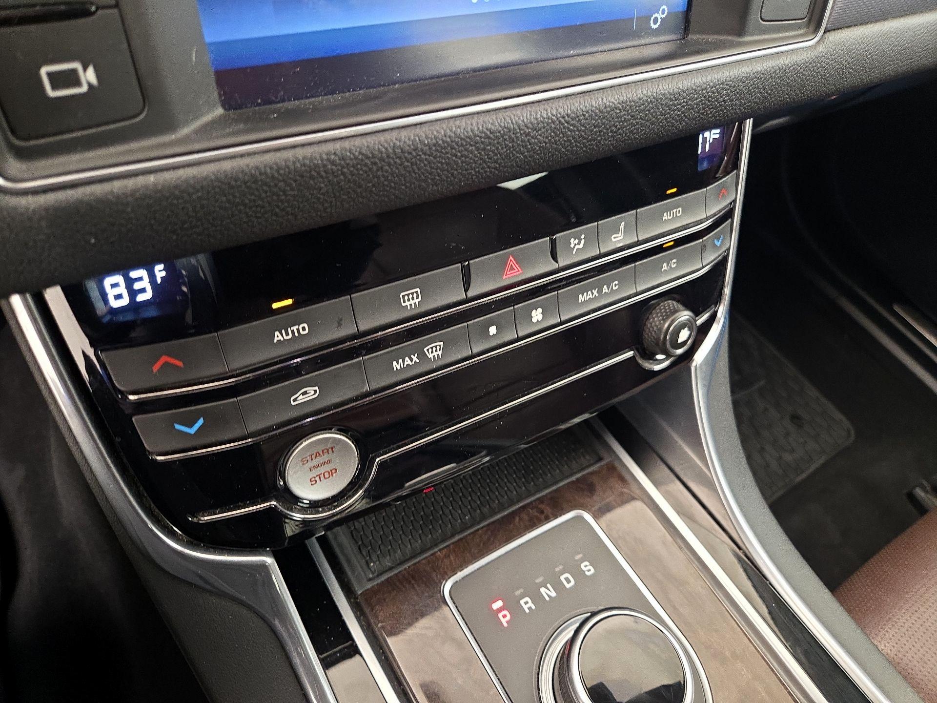 Thumbnail: 2017 Jaguar XF - 17