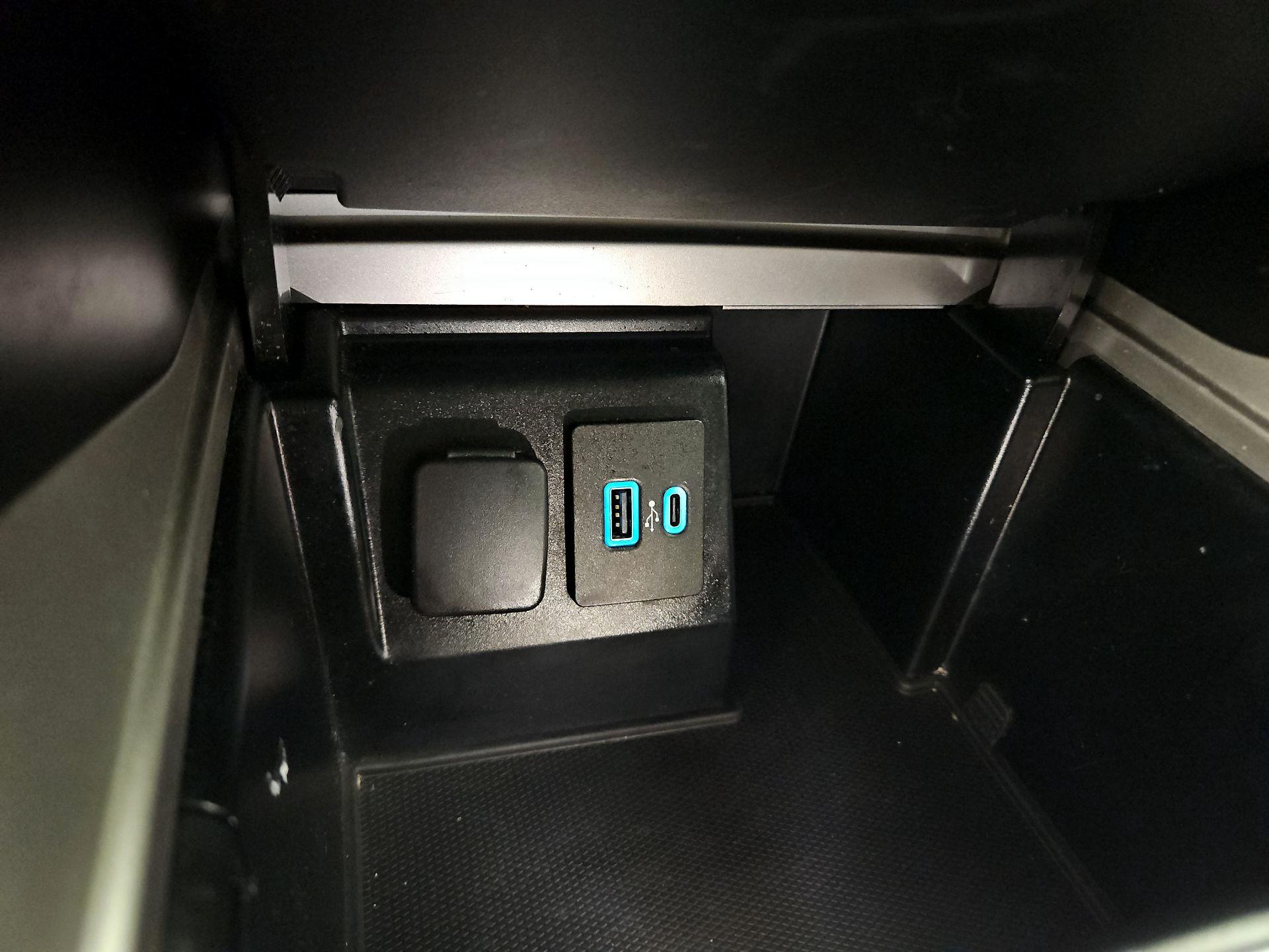 Thumbnail: 2020 Ford Explorer - 18