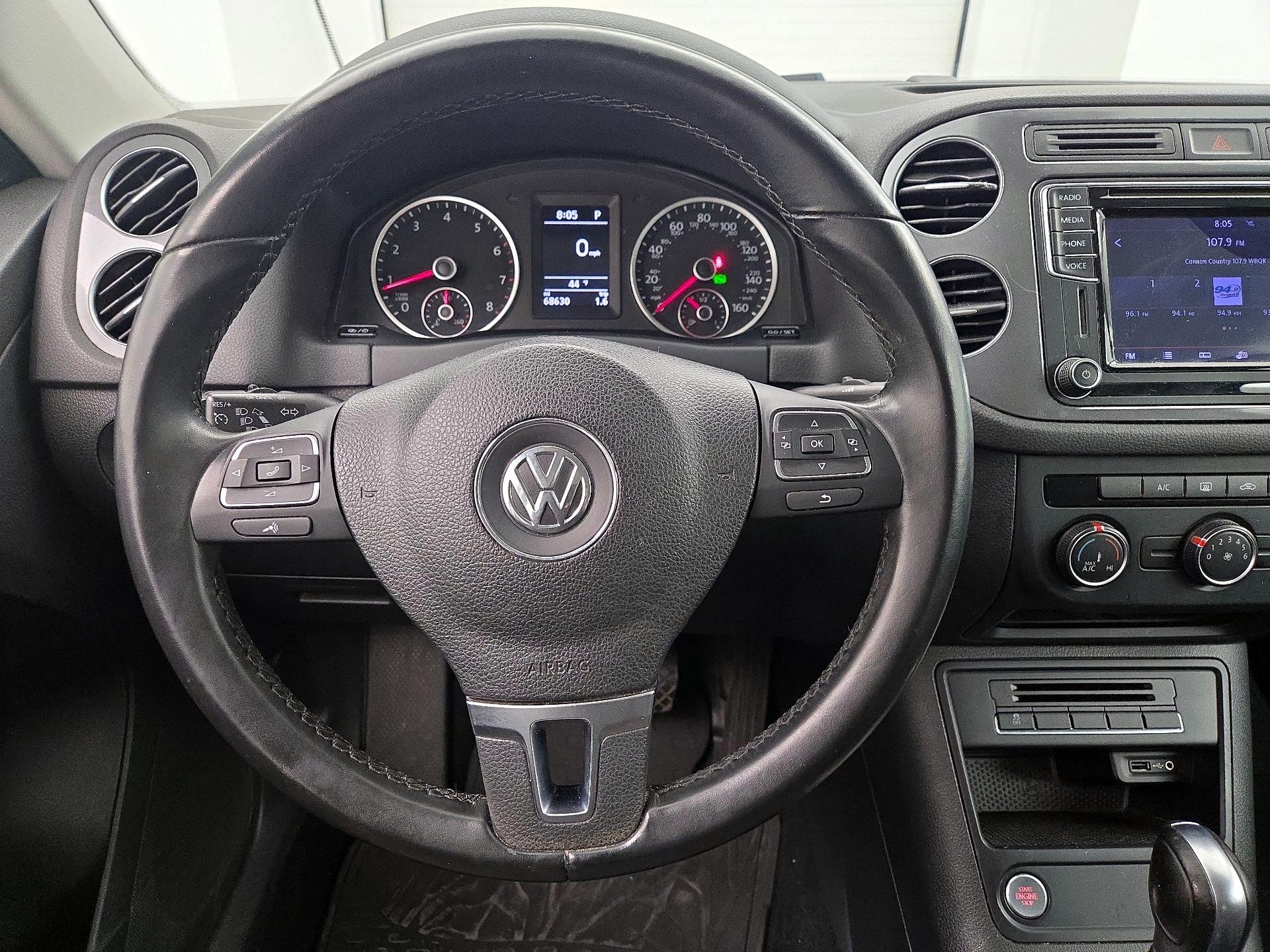 Thumbnail: 2017 Volkswagen Tiguan - 10