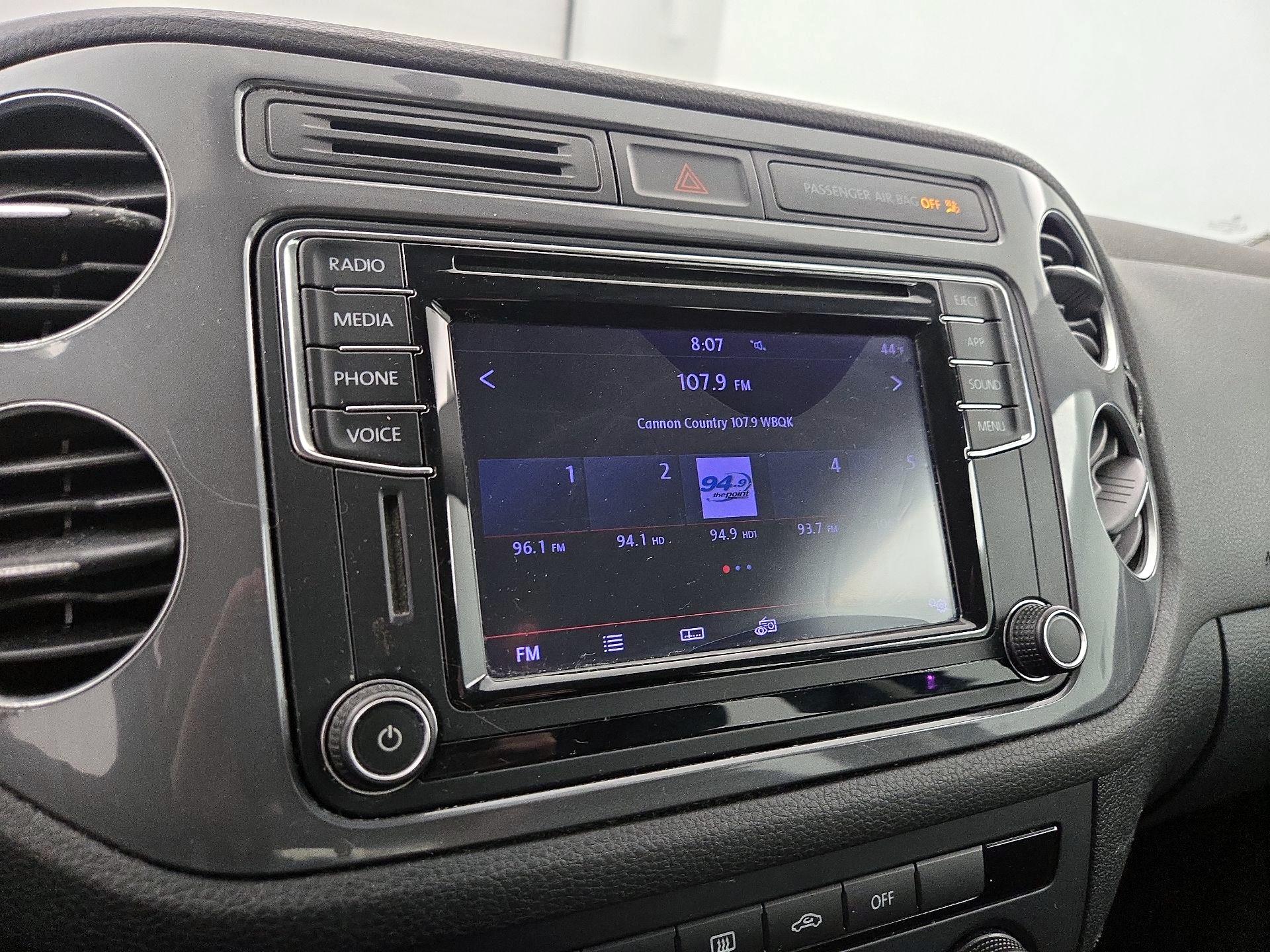 Thumbnail: 2017 Volkswagen Tiguan - 15