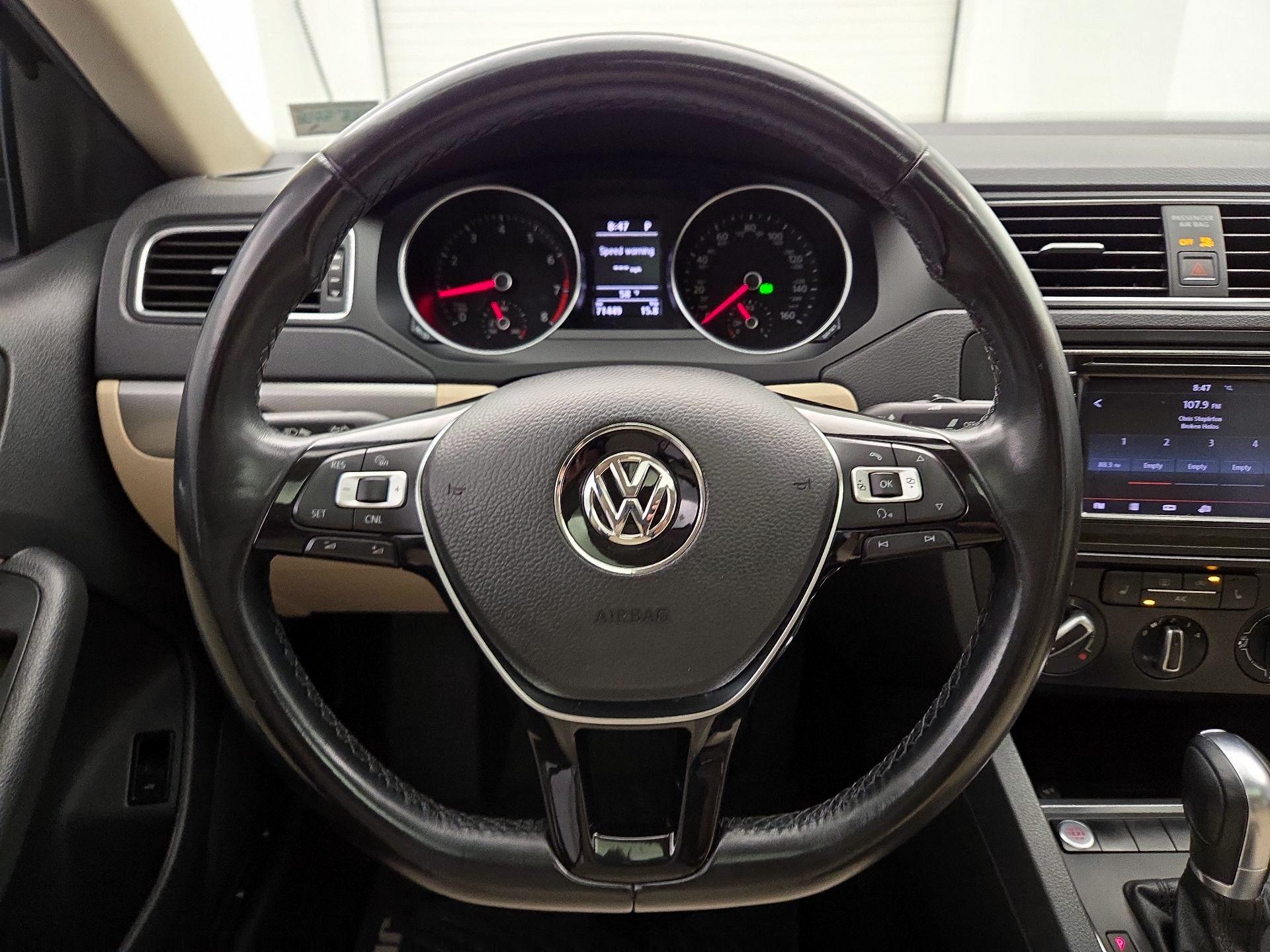 Thumbnail: 2017 Volkswagen Jetta - 10