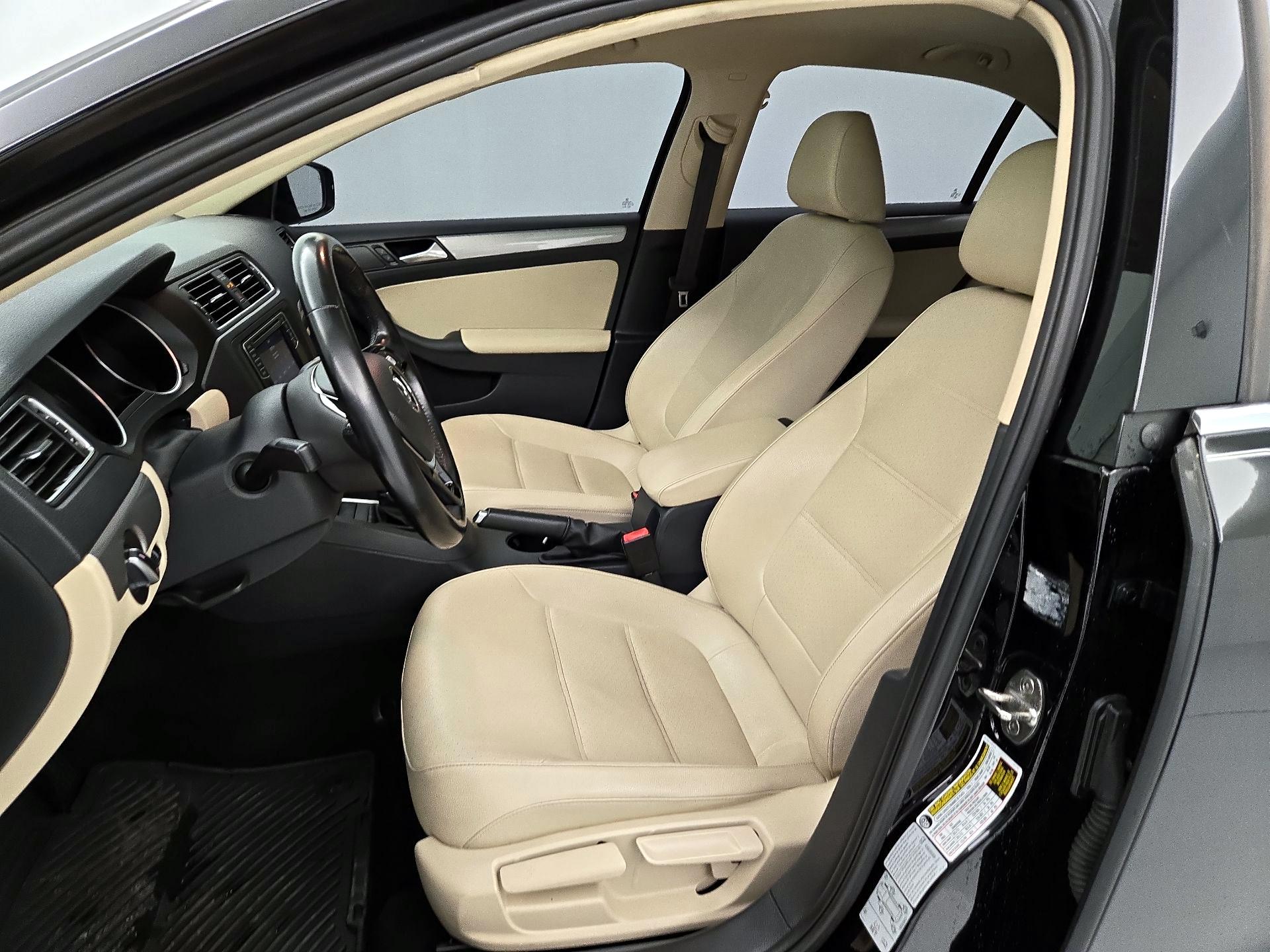 Thumbnail: 2017 Volkswagen Jetta - 11