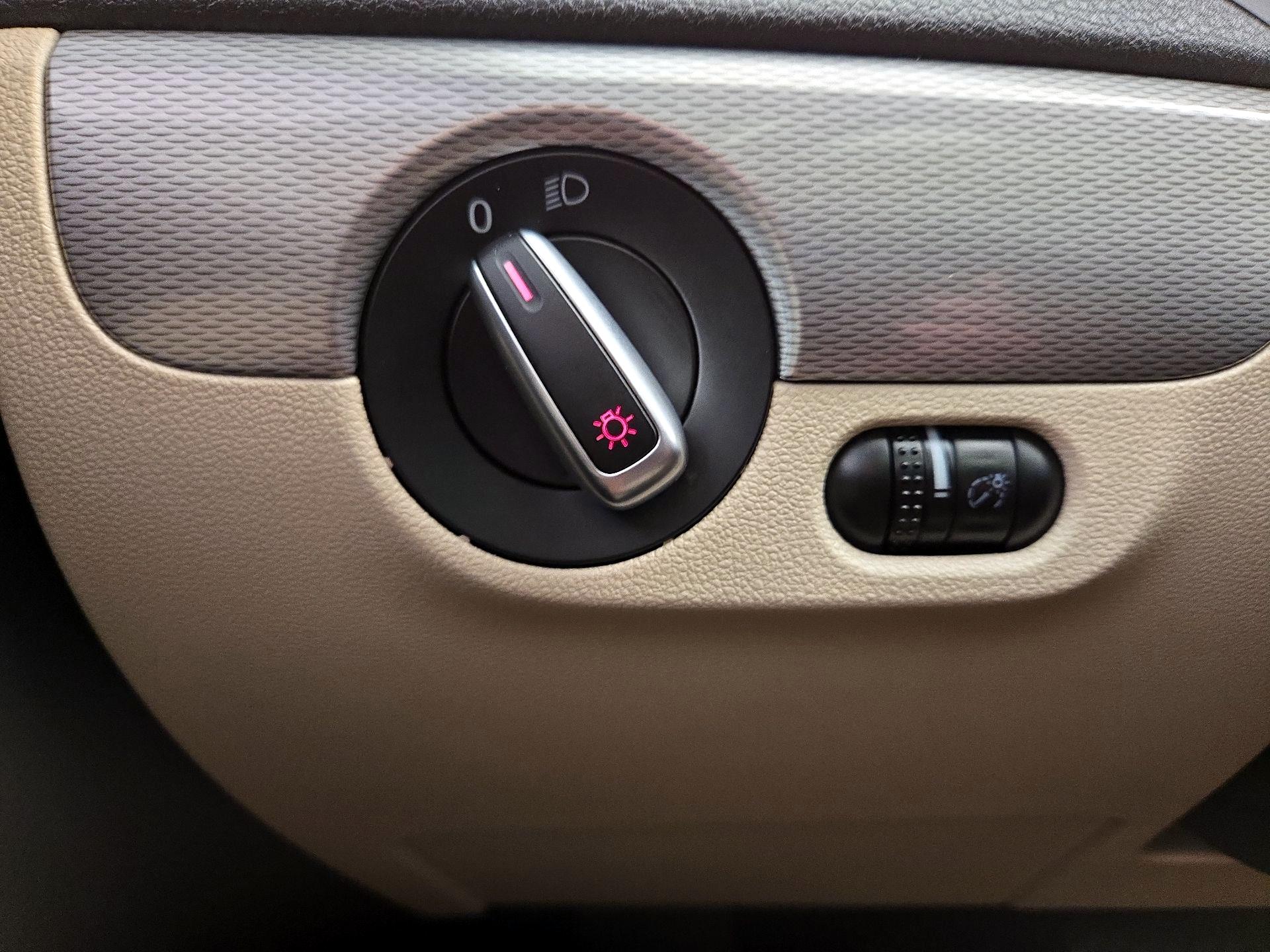 Thumbnail: 2017 Volkswagen Jetta - 13