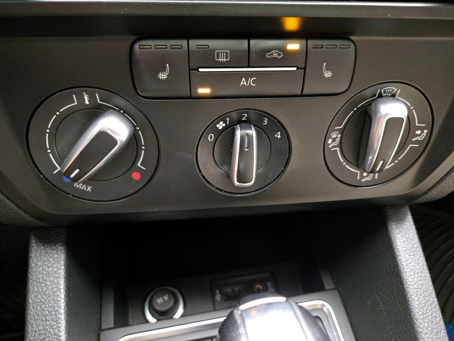 Thumbnail: 2017 Volkswagen Jetta - 16