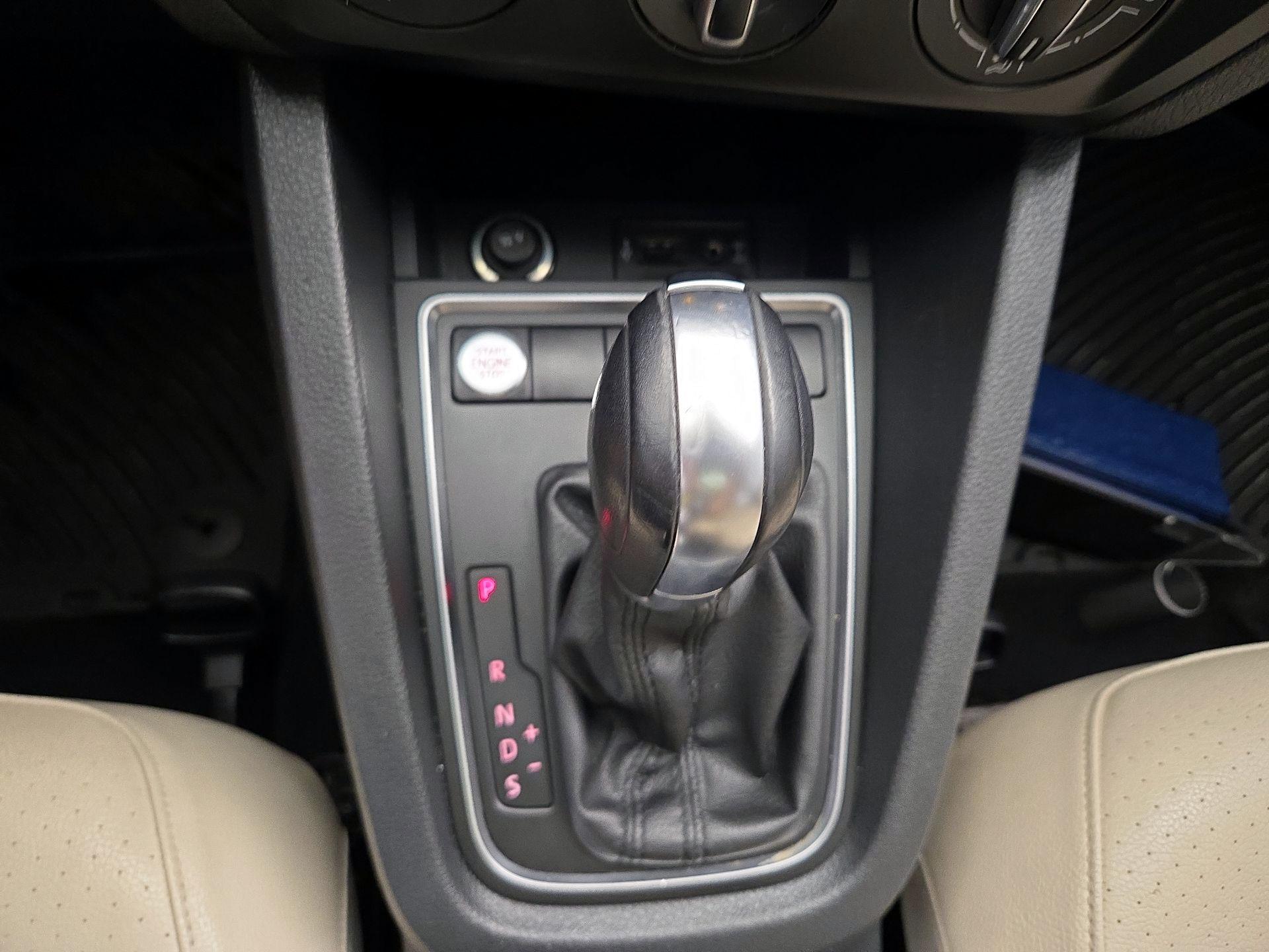 Thumbnail: 2017 Volkswagen Jetta - 17