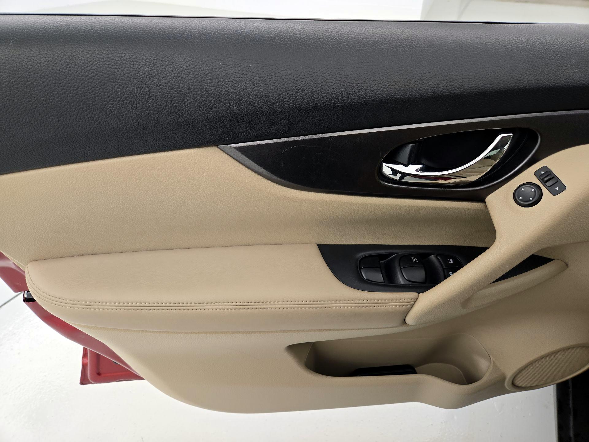 Thumbnail: 2015 Nissan Rogue - 12