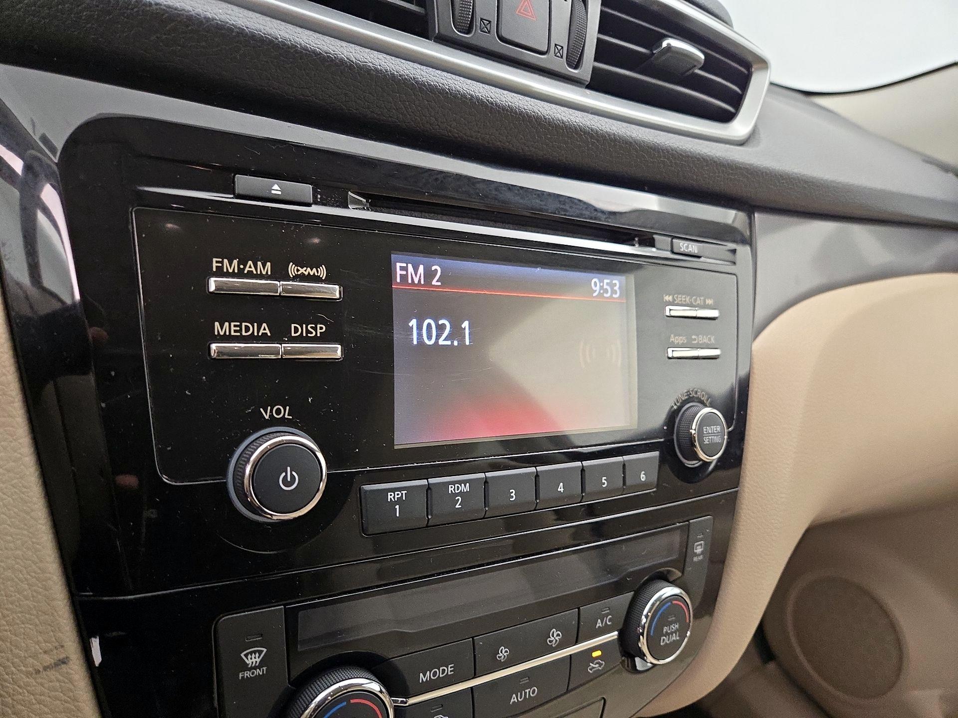 Thumbnail: 2015 Nissan Rogue - 15