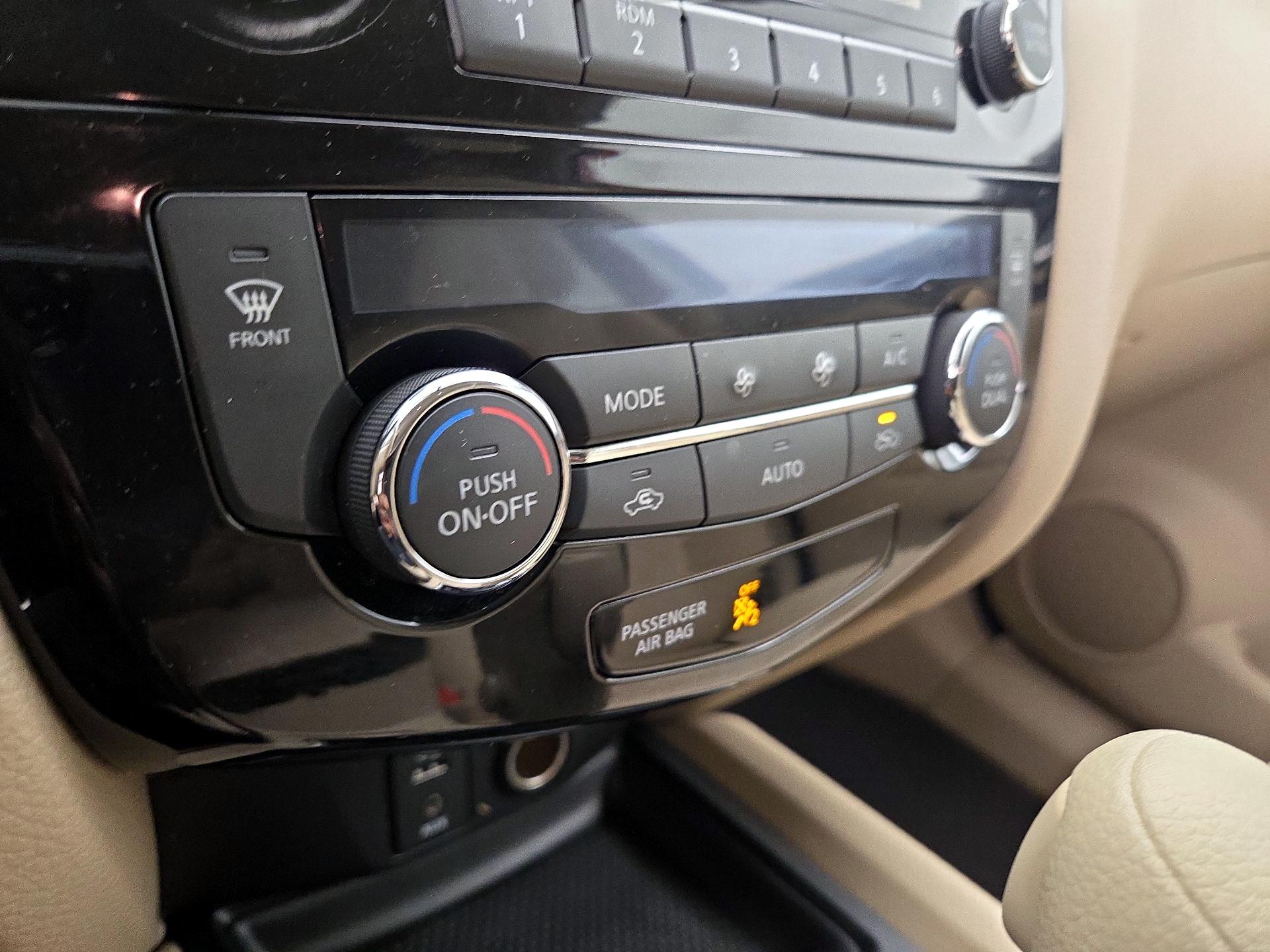 Thumbnail: 2015 Nissan Rogue - 16