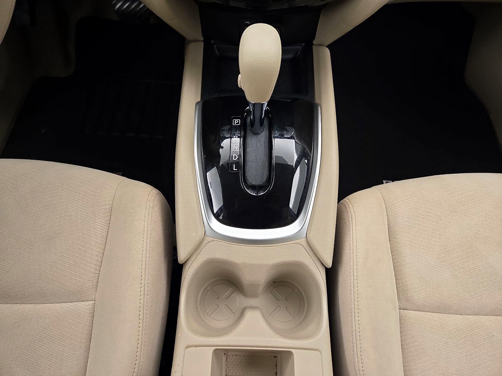 Thumbnail: 2015 Nissan Rogue - 17