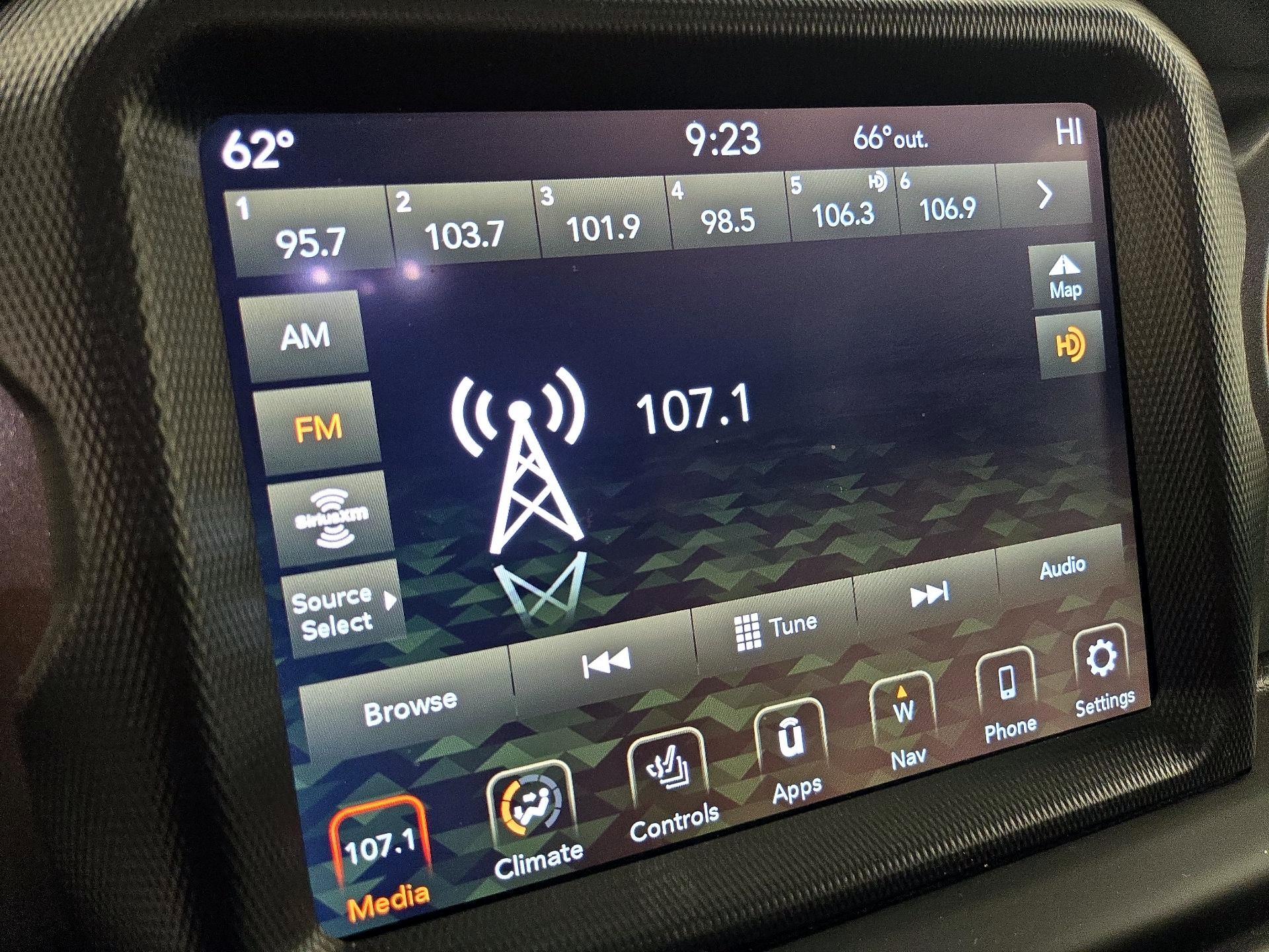 Thumbnail: 2021 Jeep Gladiator - 16