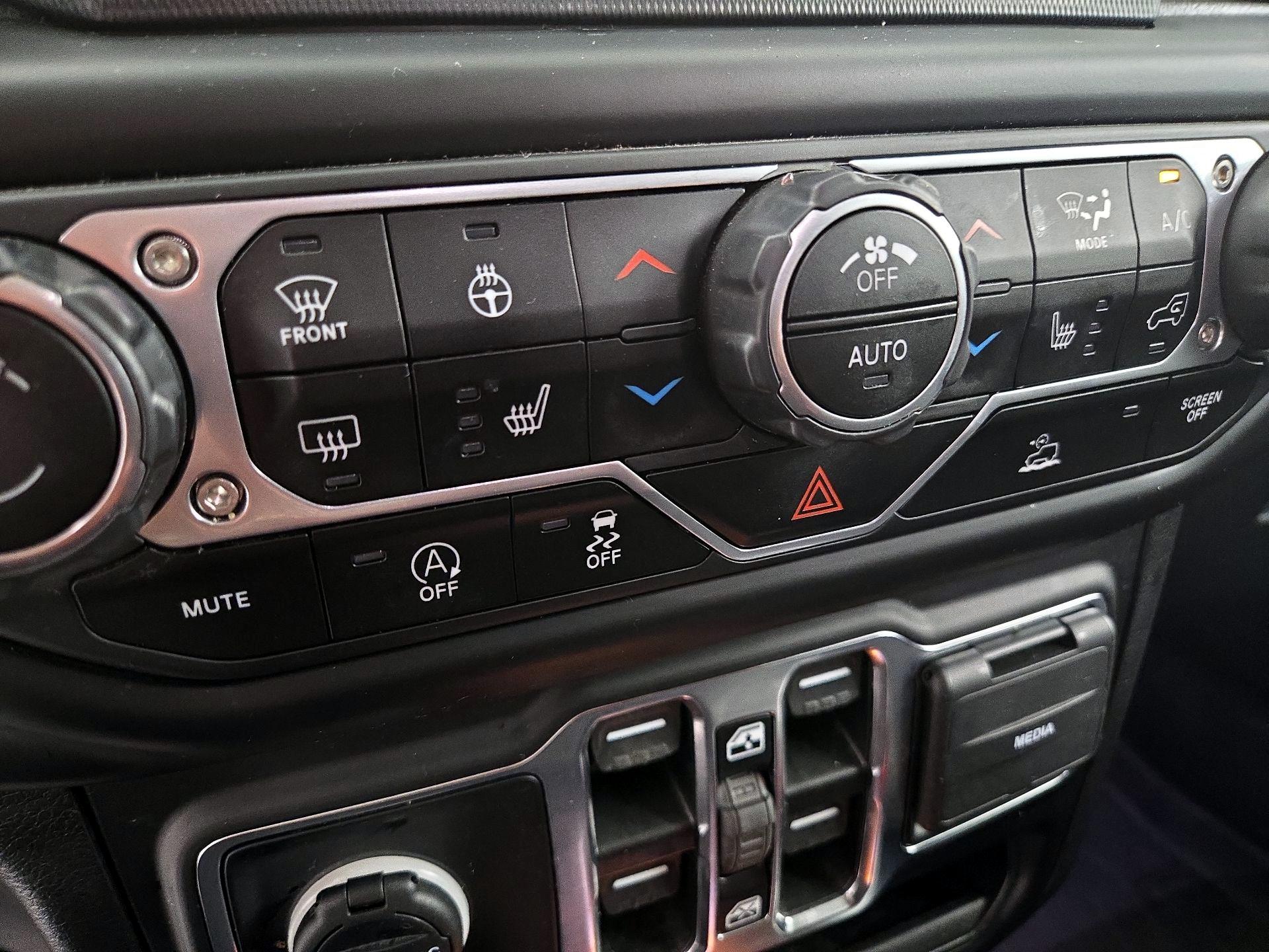 Thumbnail: 2021 Jeep Gladiator - 17