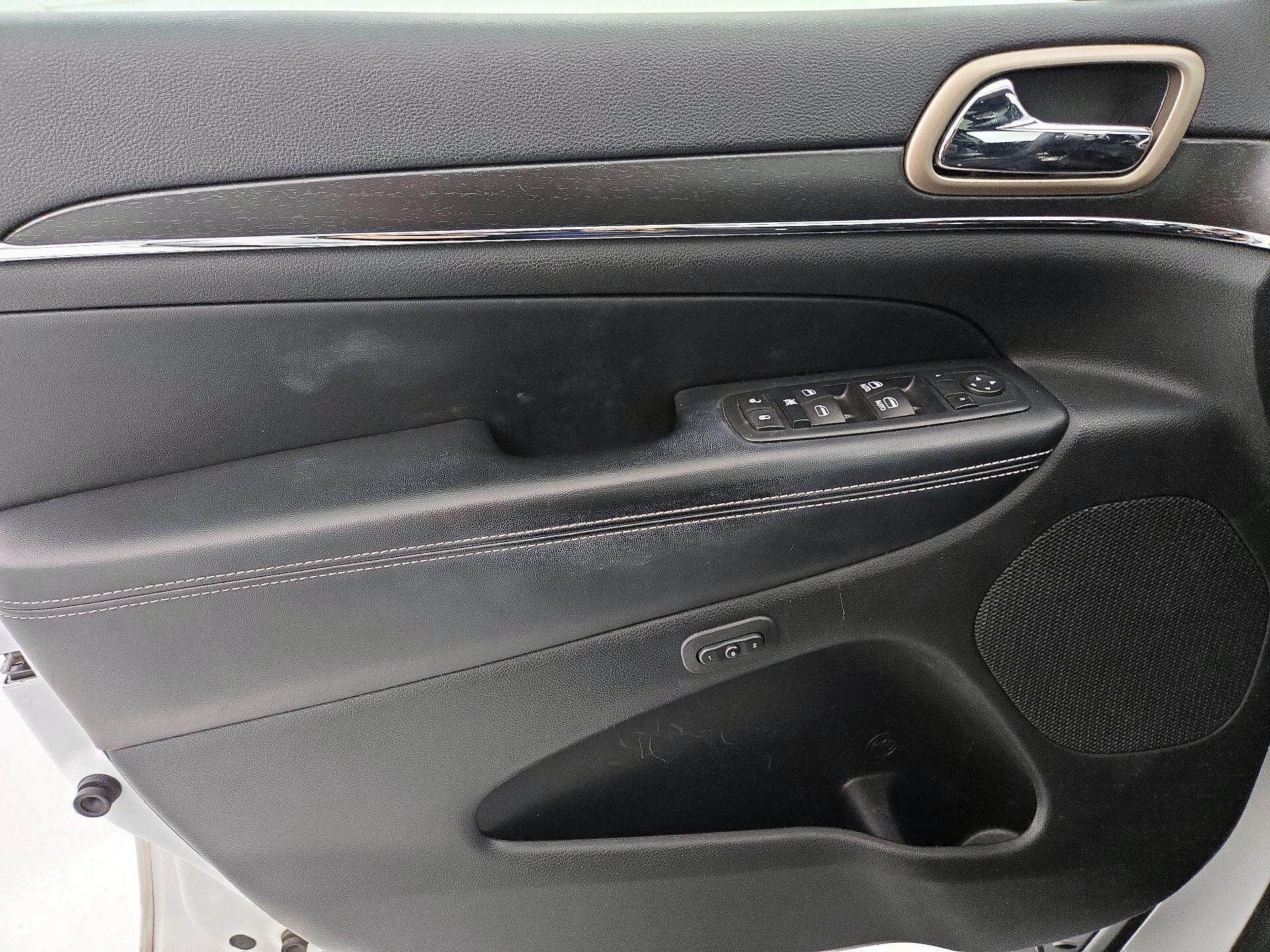 Thumbnail: 2017 Jeep Grand Cherokee - 12