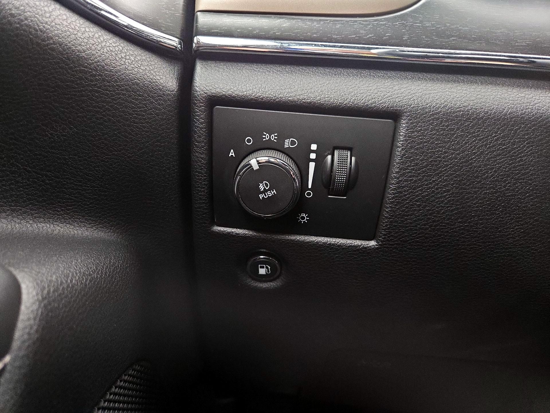 Thumbnail: 2017 Jeep Grand Cherokee - 13