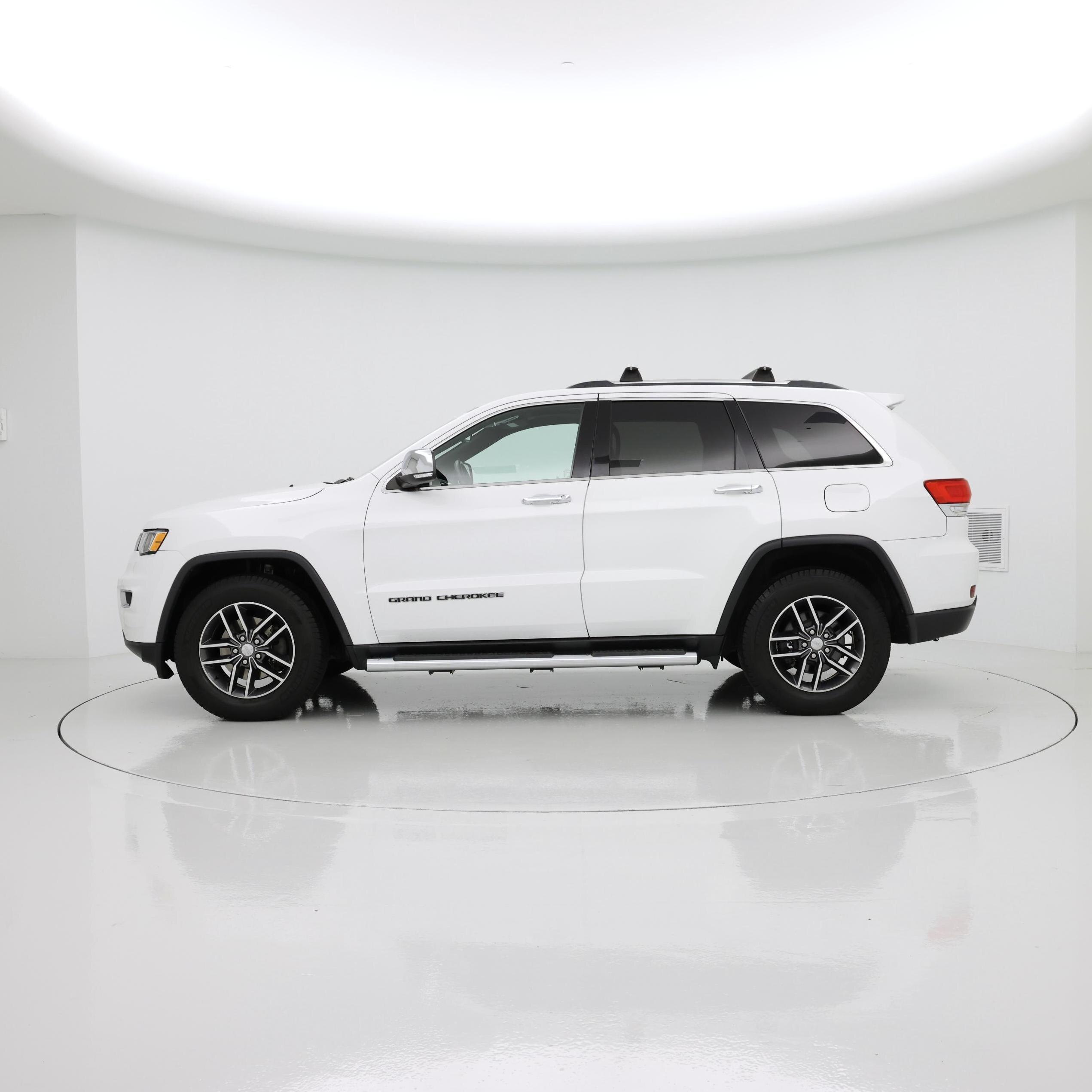 Thumbnail: 2017 Jeep Grand Cherokee - 3