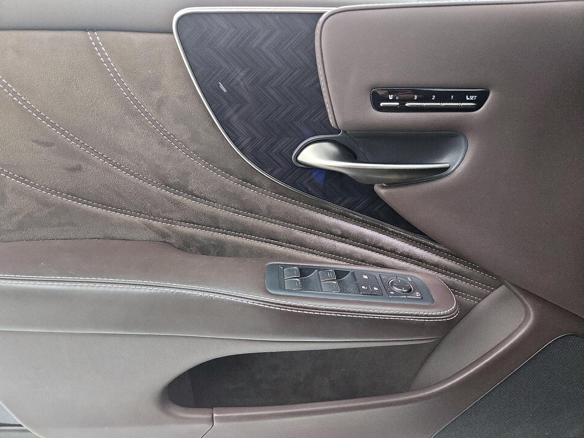 Thumbnail: 2018 Lexus LS - 12