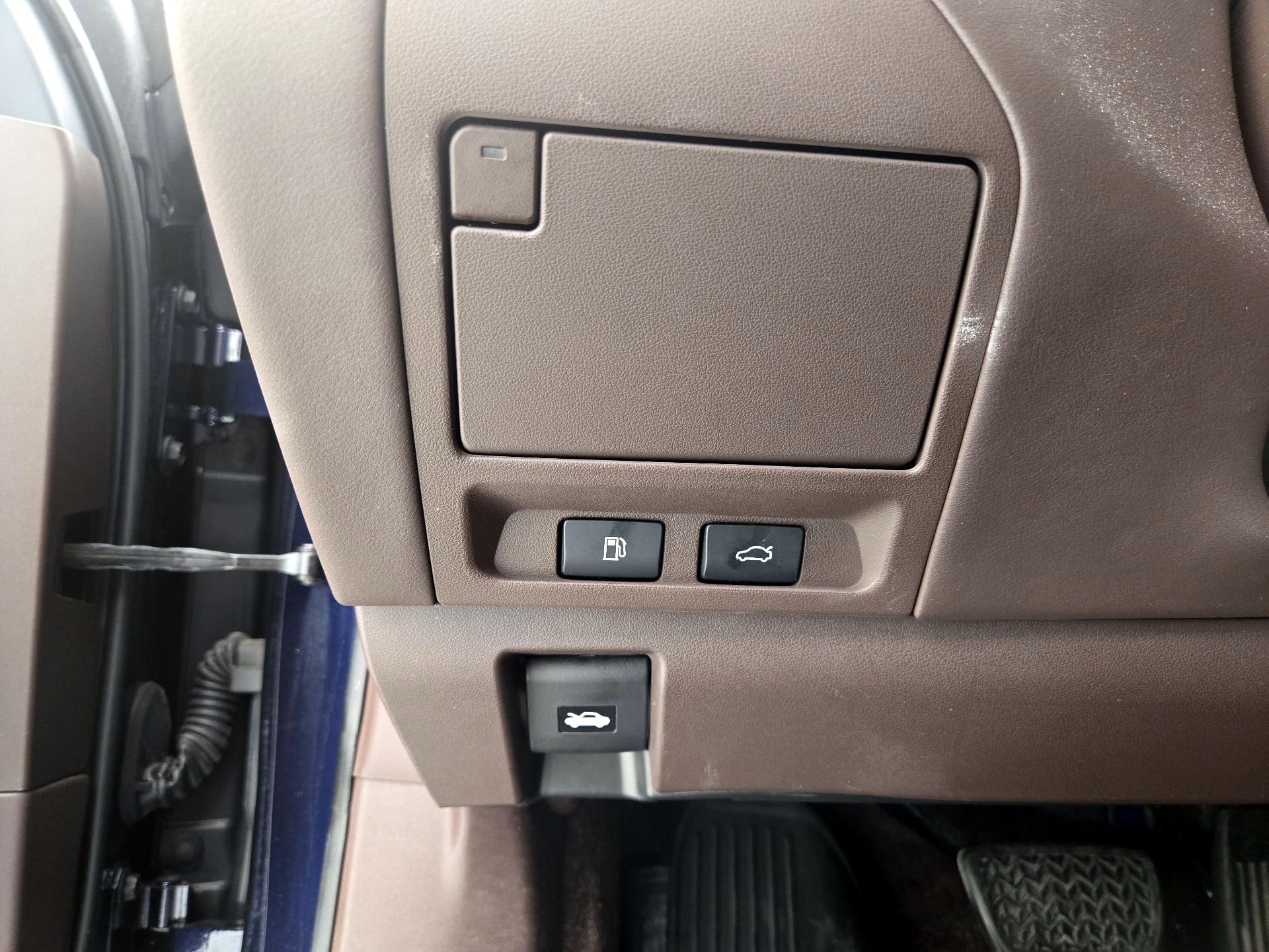 Thumbnail: 2018 Lexus LS - 13