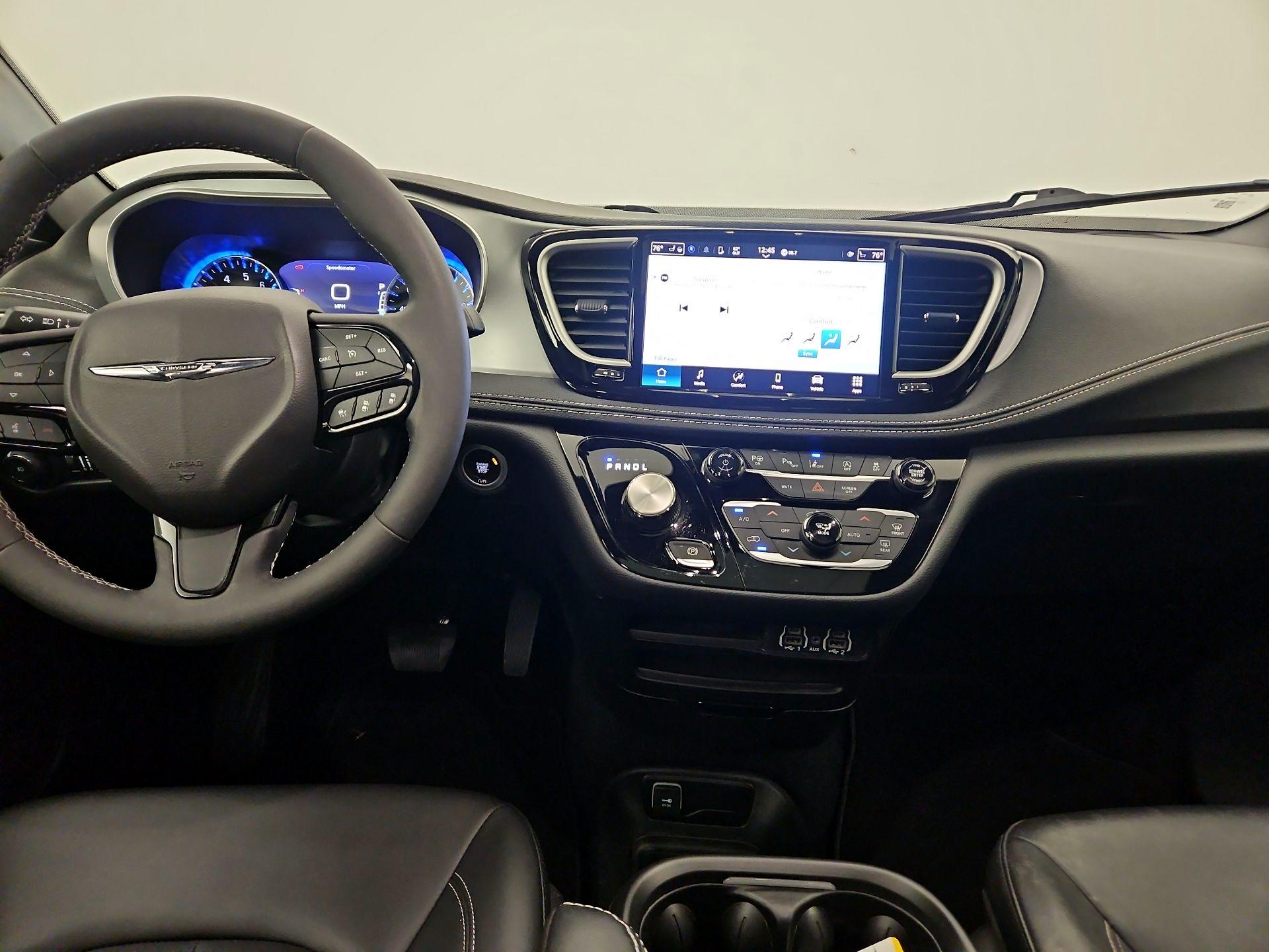 Thumbnail: 2024 Chrysler Pacifica - 9