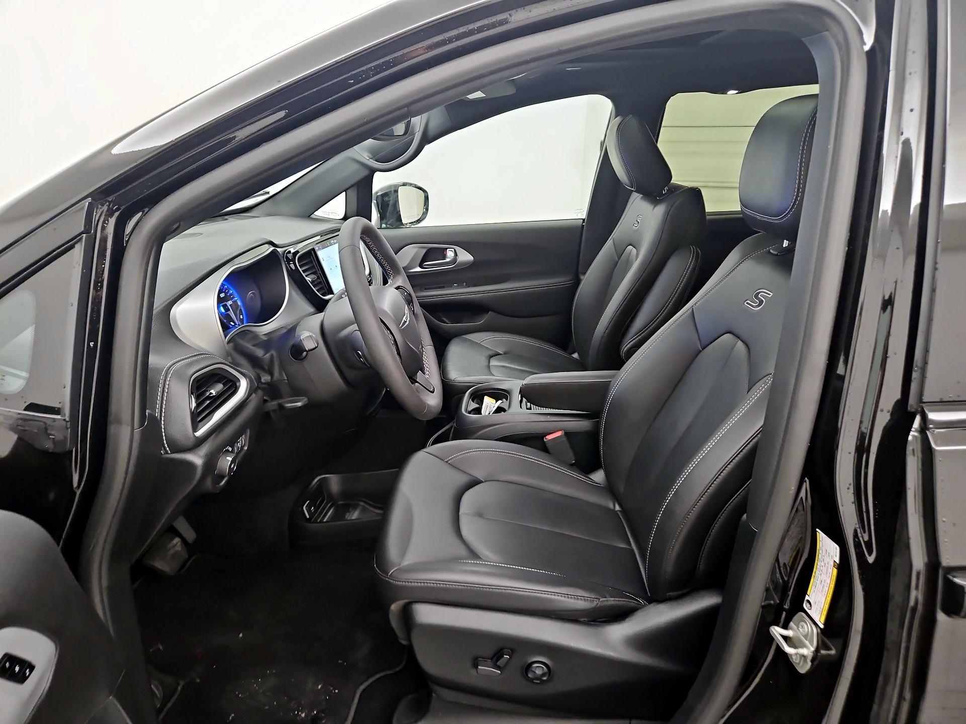 Thumbnail: 2024 Chrysler Pacifica - 11